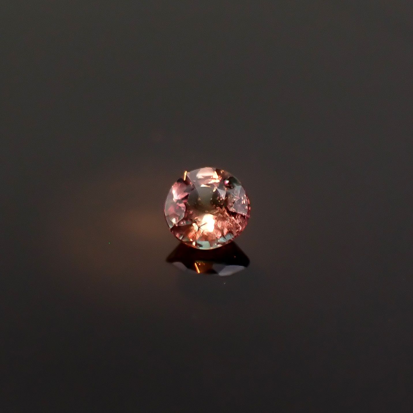 アレキサンドライト ブラジル産 EmeraldMains社製 0.059ct / 2.3x2.3mm前後 [260131574]