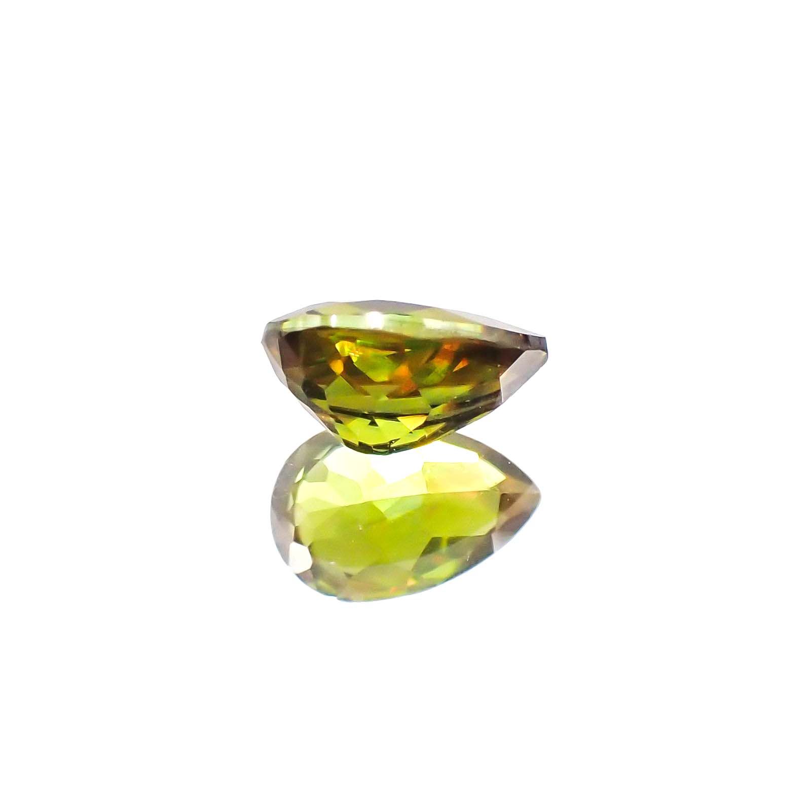 カラーチェンジスフェーン(宝石名スフェーン)パキスタン産 0.63ct 識別済[230722828]6.5x4.2mm前後