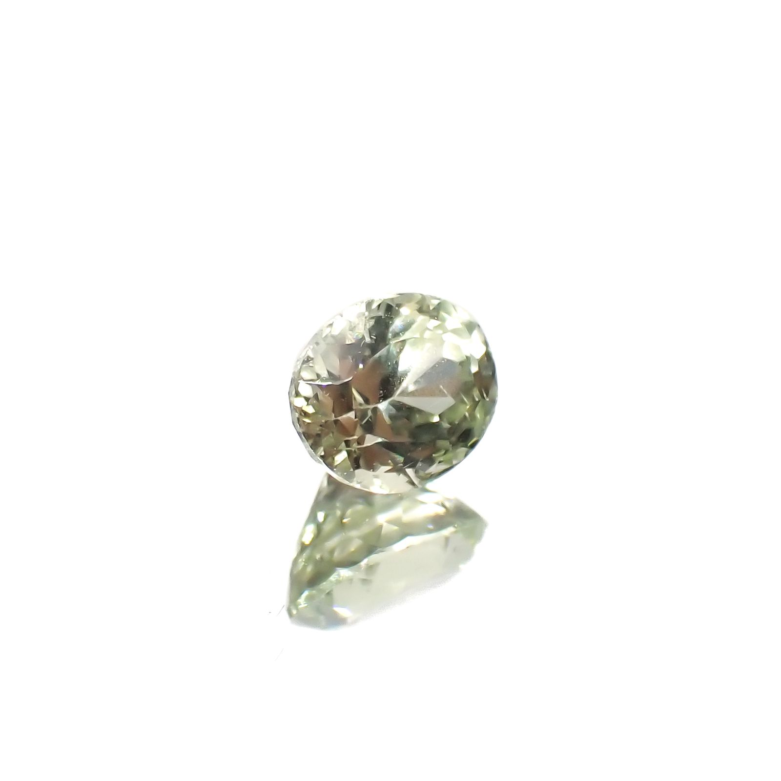 バナジウムクリソベリル(宝石名クリソベリル)マダガスカル産 0.448ct ソ付(日独)[240527633]4.8x3.97mm前後