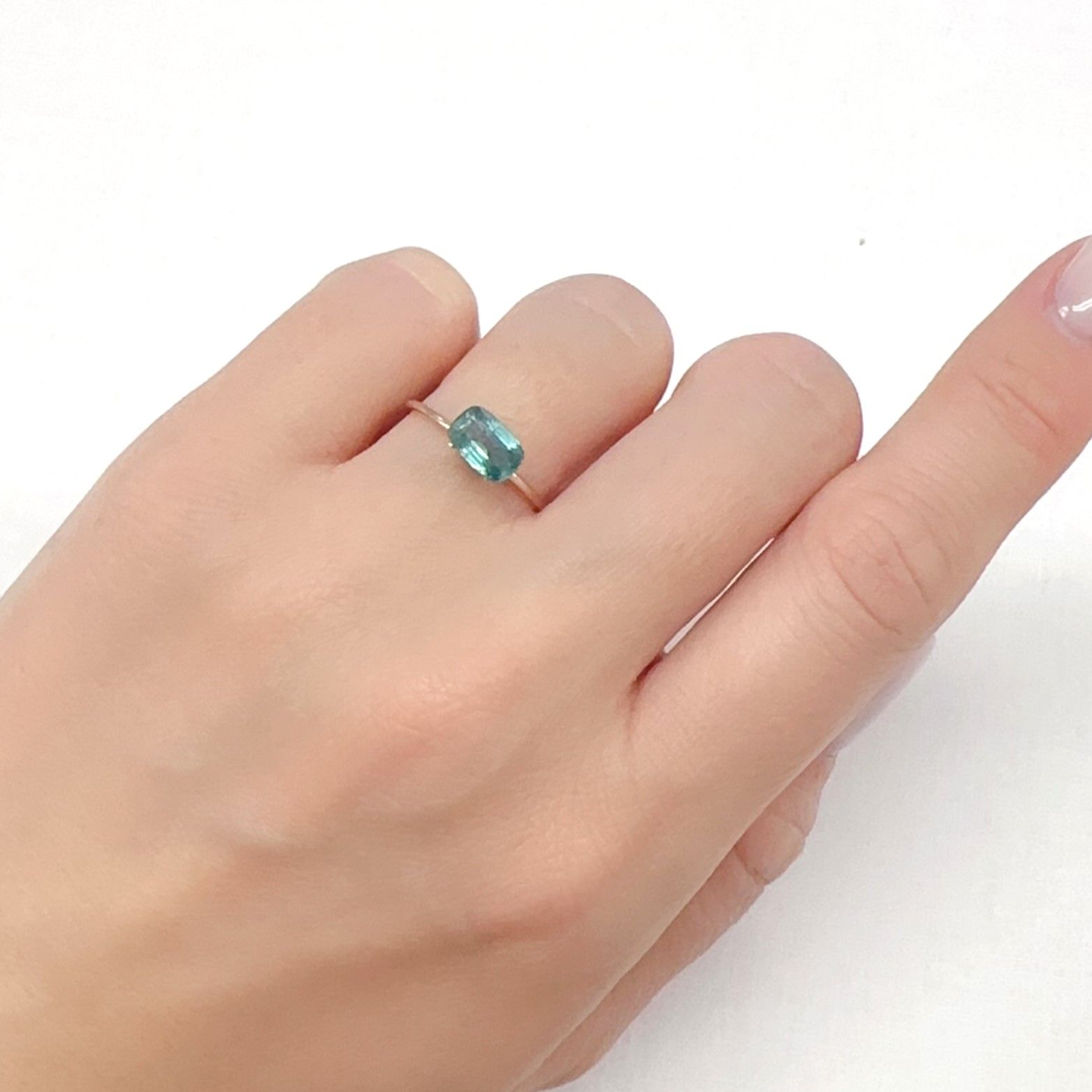 バイカラーカイヤナイト(宝石名カイヤナイト)ネパール産 1.18ct 識別済[240326689]7.4x4.8mm前後