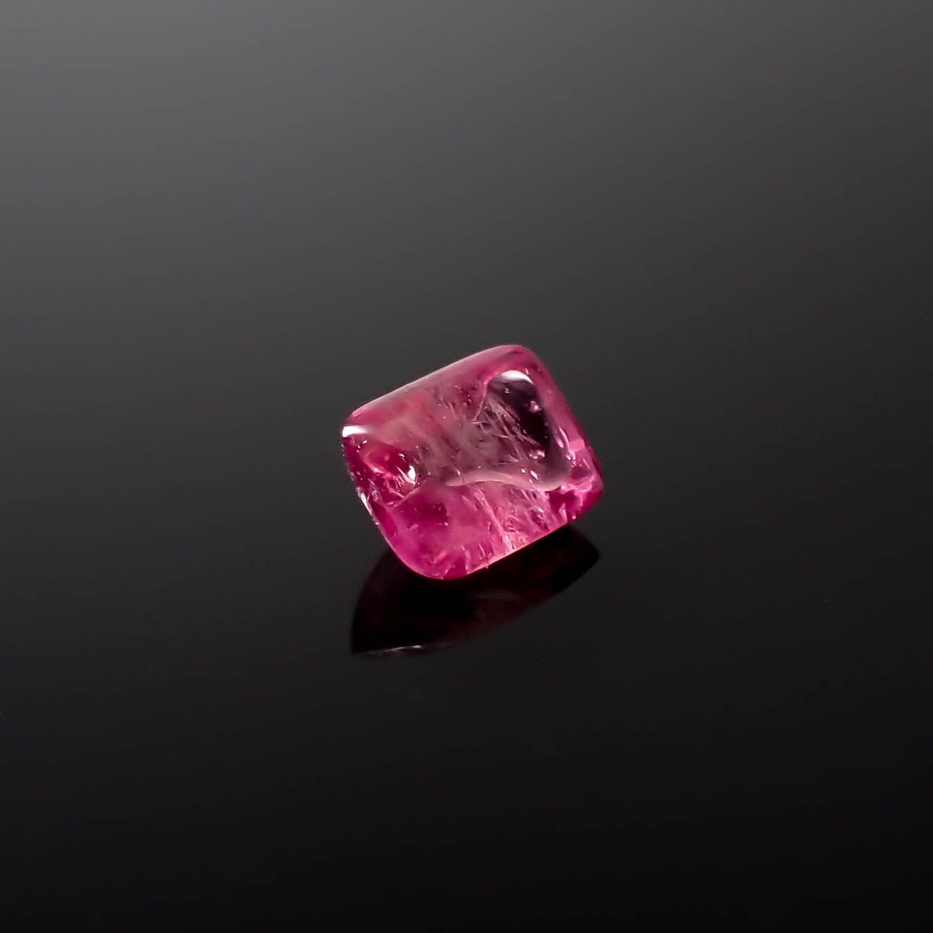 ◇バフカット◇レッドベリル/ピンクベリル アメリカ・ユタ州産 0.24ct[240326680]4.3x3.4mm前後
