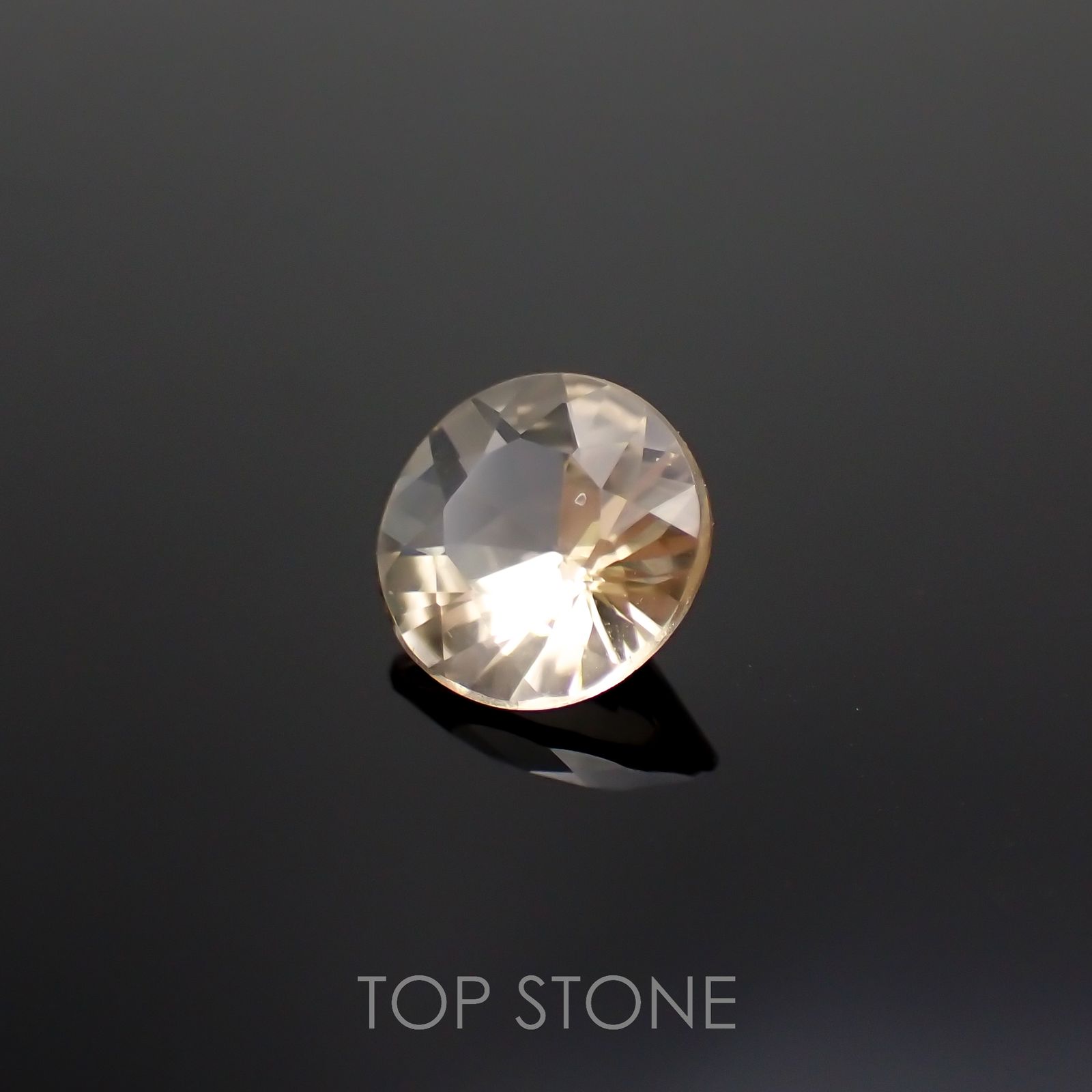 イエローフェナカイト(宝石名イエロー・フェナカイト)ブラジル産 1.372ct ソ付(彩珠)[221018524]7.8x7.6mm前後