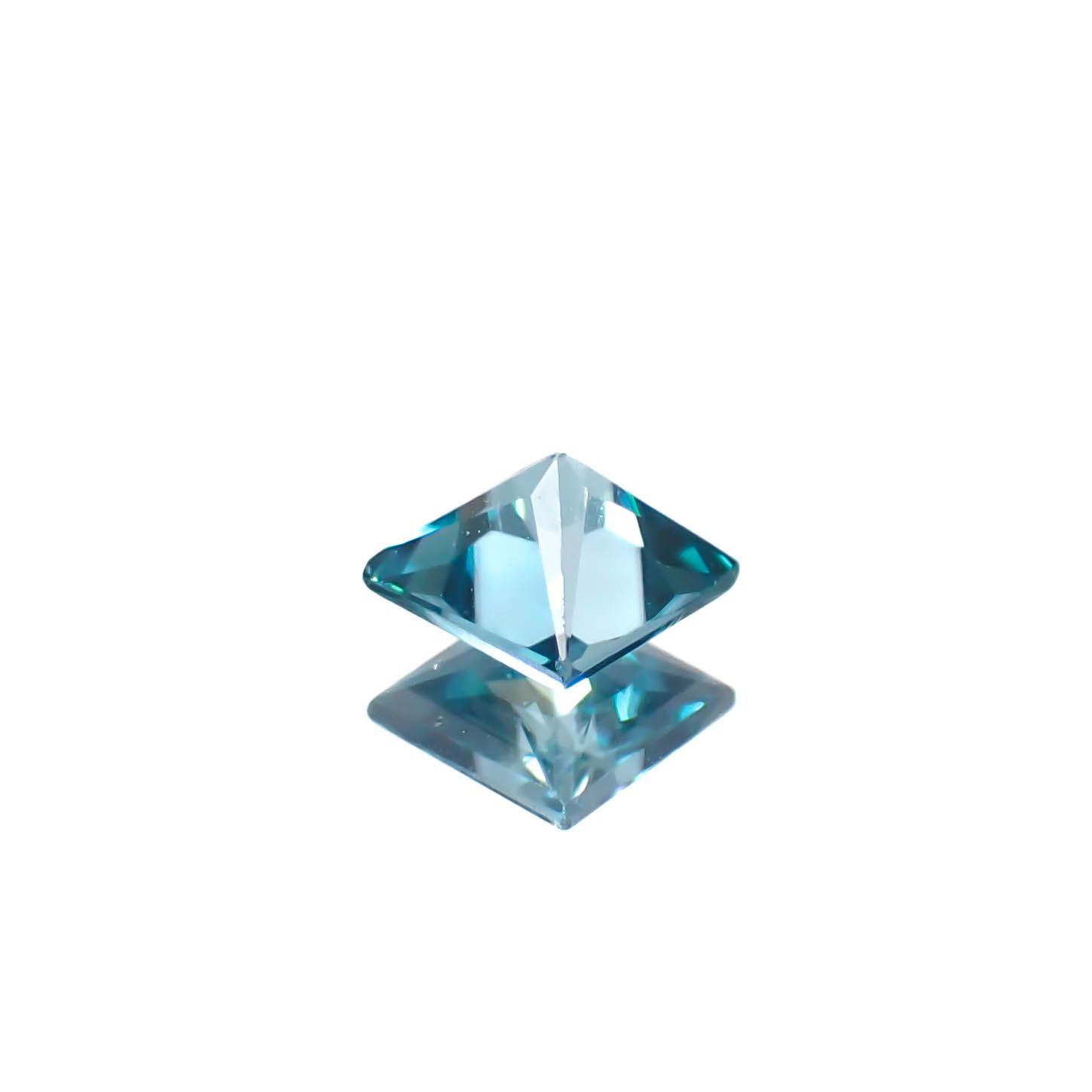 ◇プリンセスカット◇ブルージルコン カンボジア産 0.48ct [241229632]4x3.9mm前後