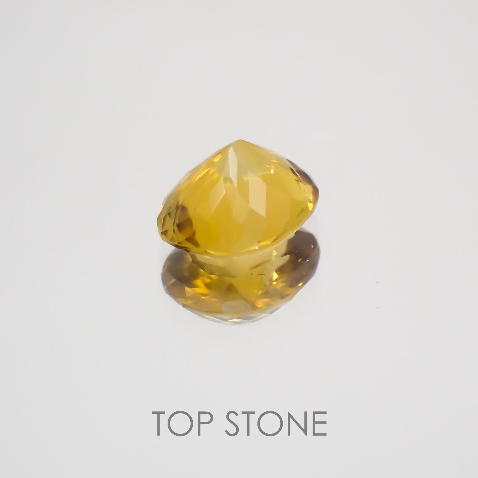 クリノヒューマイト  ソーティング付き パキスタン産 ルース 0.601ct[21019595]6×4.9mm前後