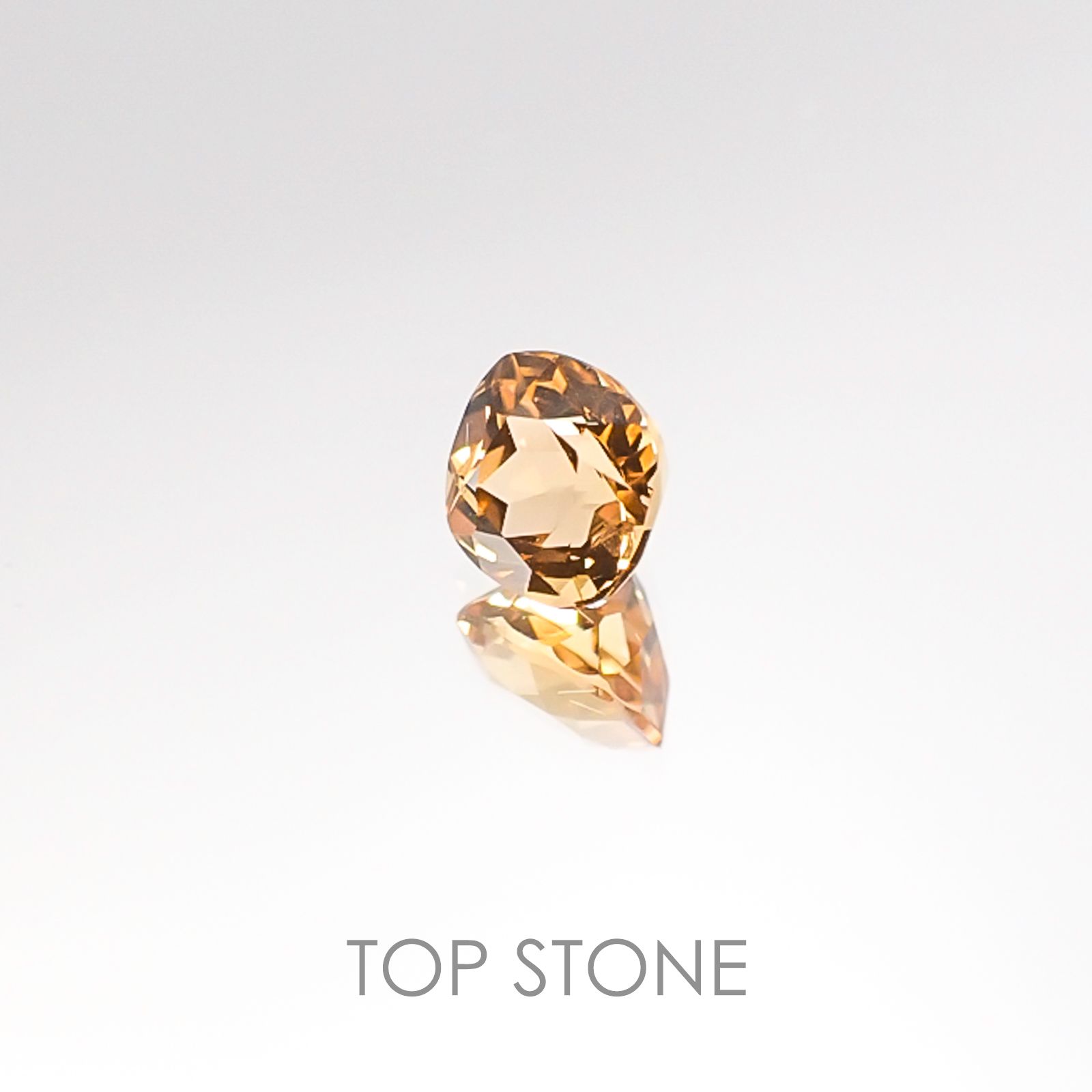 インペリアルトパーズ ブラジル産 ルース 0.61ct[20106511]4.7×4.6mm前後