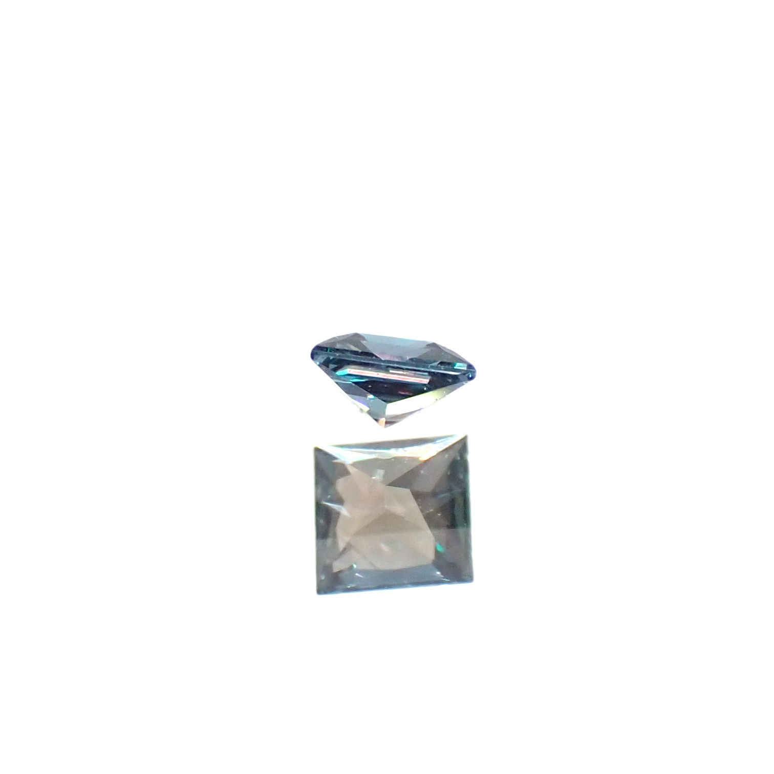 ◇プリンセスカット◇アレキサンドライト ブラジル産/EmeraldMains社製 0.065ct[240527590]2.3x2.3mm前後
