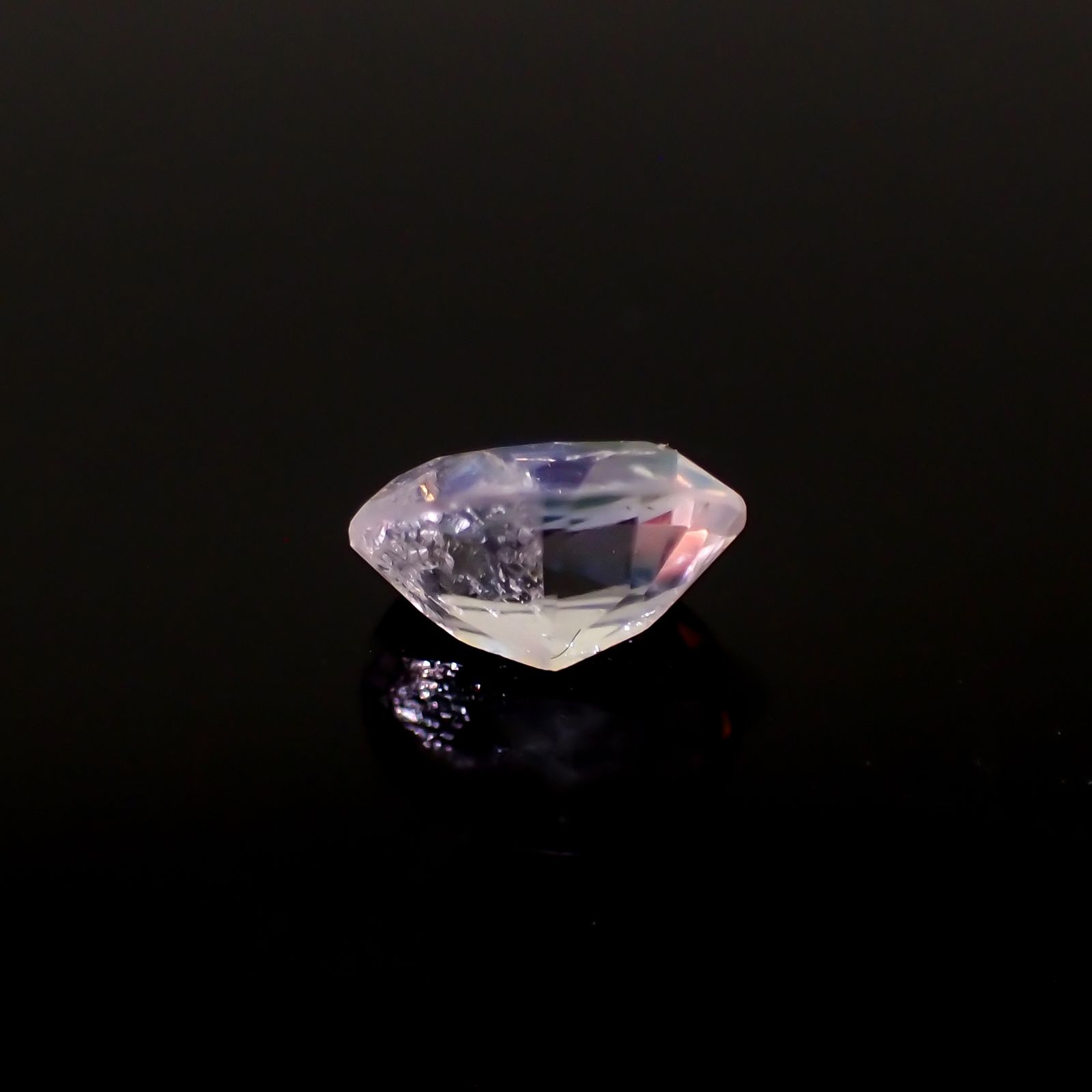 レインボームーンストーン タンザニア産 0.67ct[231023578]6.7x5.2mm前後