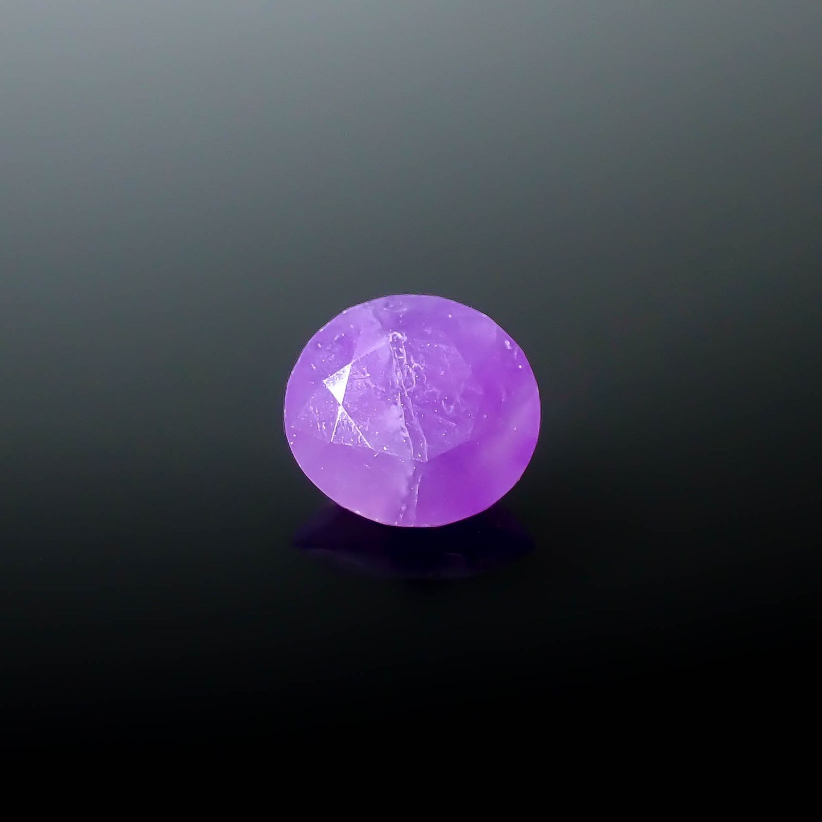 スギライト 南アフリカ産 0.55ct / 5.9x5.8mm前後 [250931018]