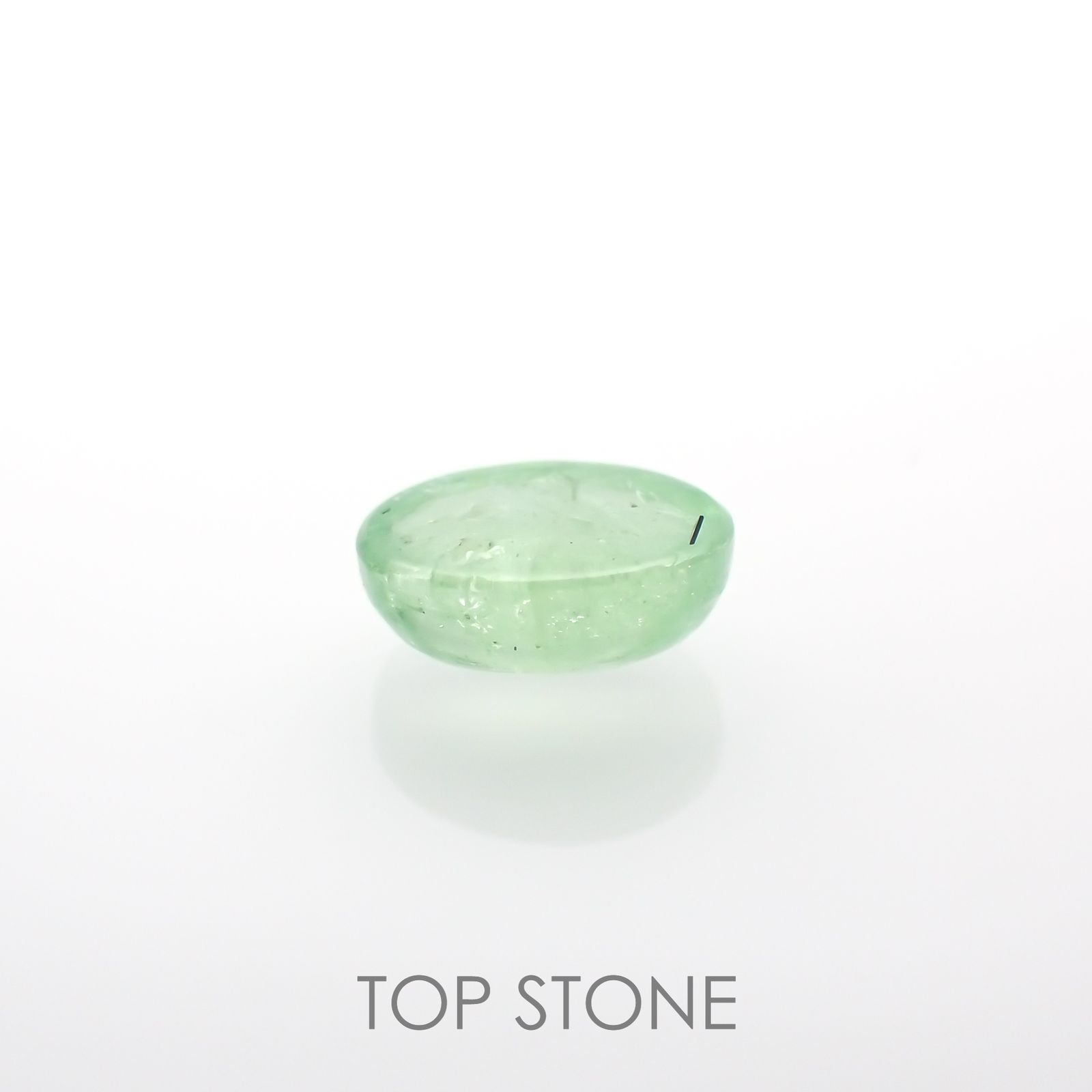 ミントガーネット(宝石名グロッシュラー・ガーネット)タンザニア産 0.71ct 識別済[220917753]5.8x4.1mm前後