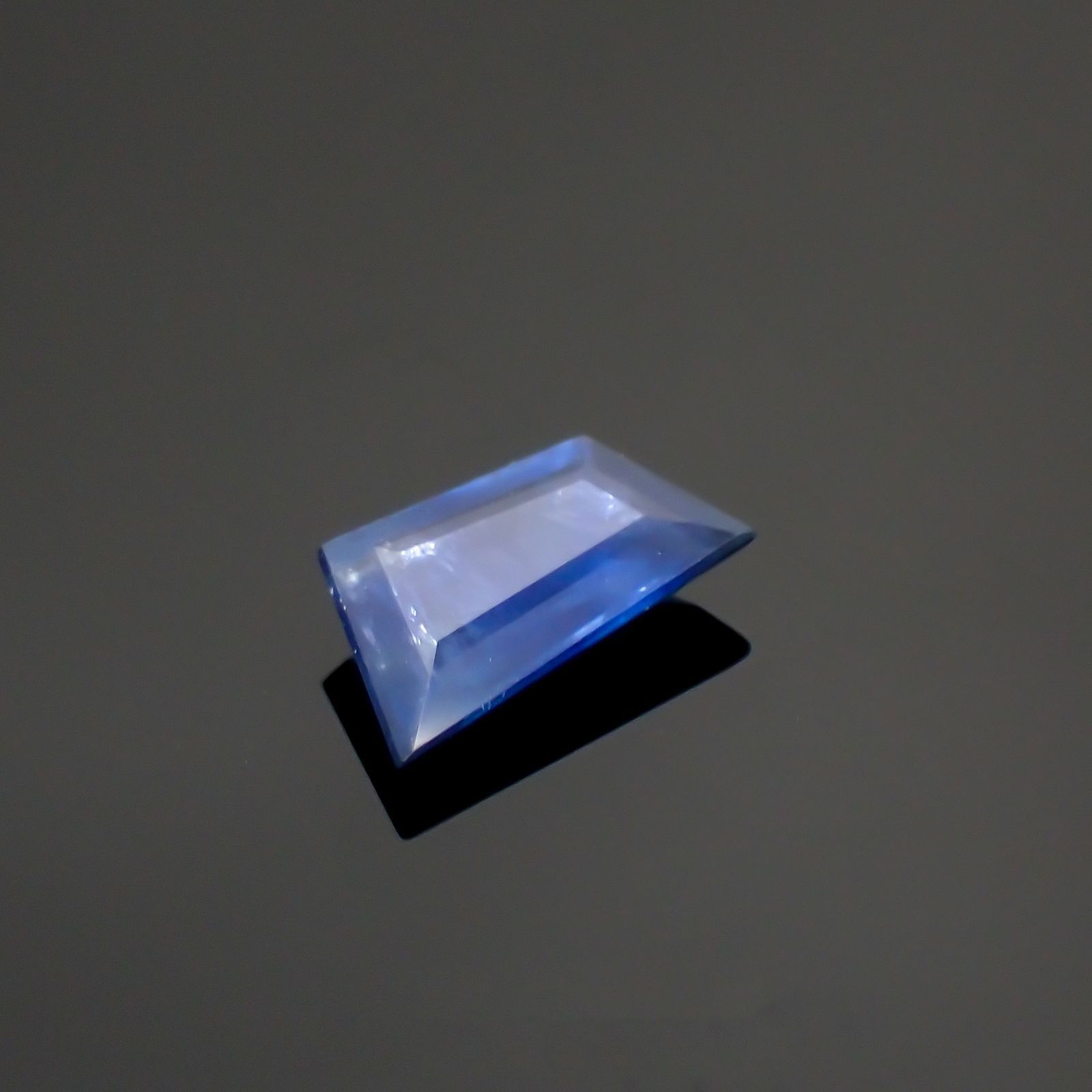 ◇カスタムカット◇サファイア(宝石名サファイア) マダガスカル産 0.98ct 識別済[210813191]9.3×5.4mm前後