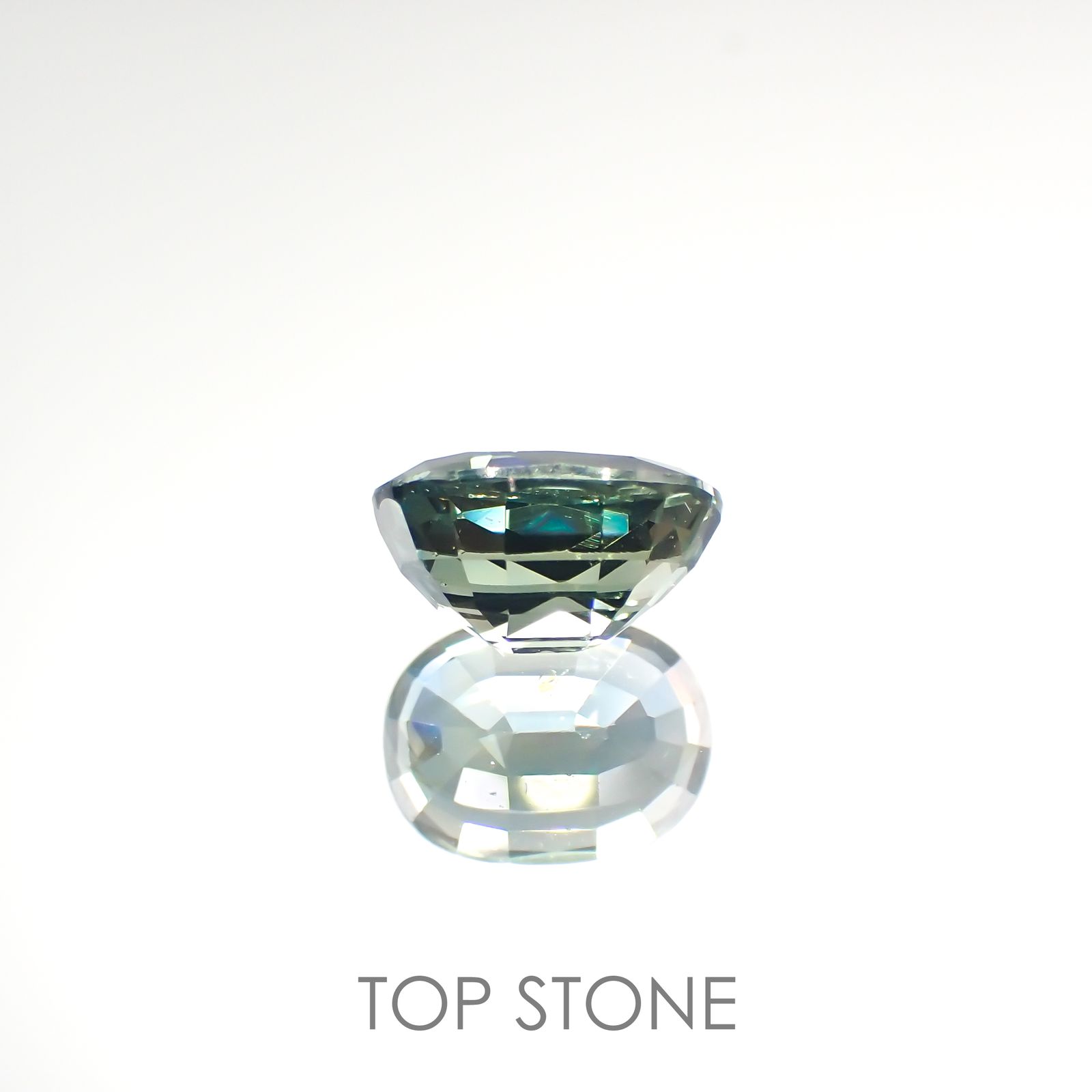 バイカラーサファイア(宝石名サファイア) マダガスカル/スリランカ産 1.996ct ソ付(彩珠)[210812475]8×6mm前後