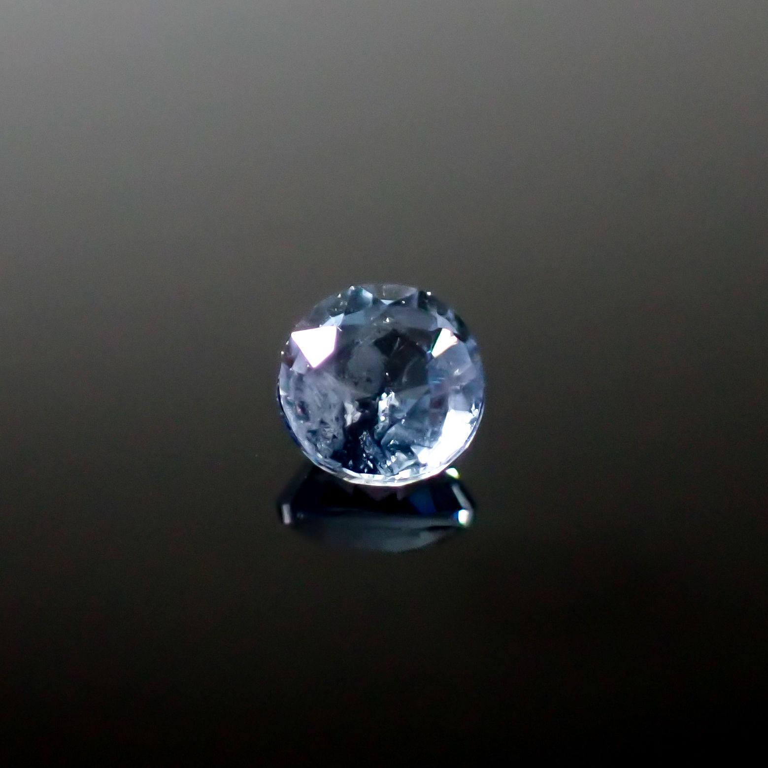 テネブレッセンススキャポライト アフガニスタン産 0.13ct / 3.3x3.3mm前後 [260532260]