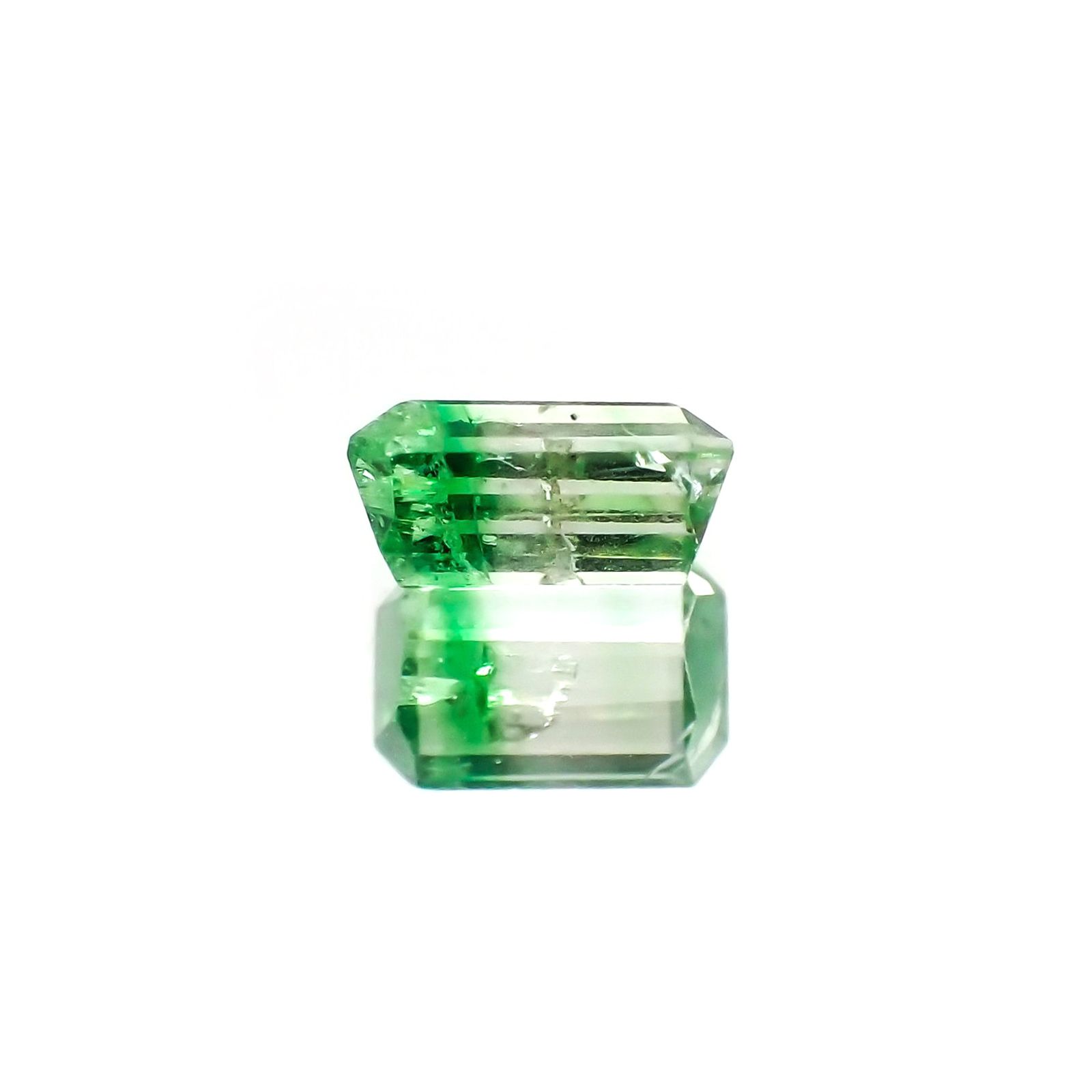 バイカラーツァボライト(宝石名グリーン グロッシュラー・ガーネット)タンザニア産 識別済 1.00ct / 6.6x4.3mm前後 [231124259]