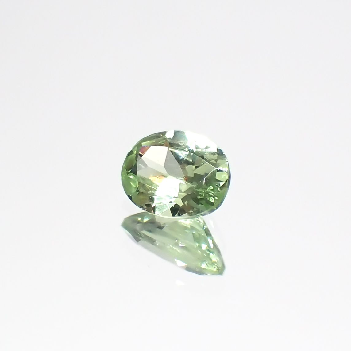 ミントガーネット タンザニア産 0.34ct[231023739]5x3.8mm前後