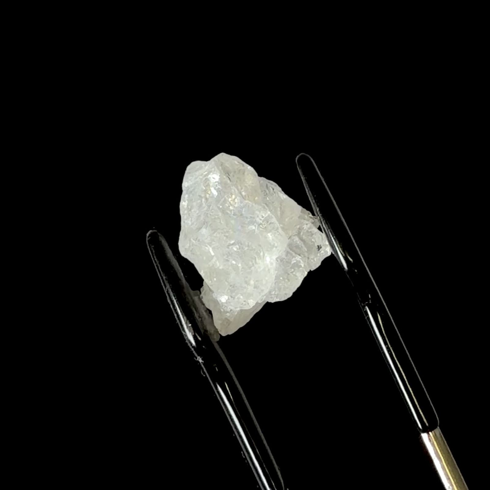フェナカイト原石 ロシア産 9.88ct / 14.9x12.6mm前後 [260532173