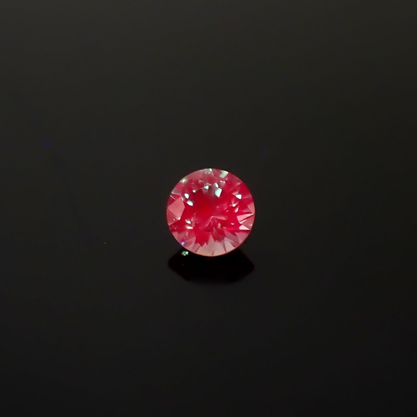 アレキサンドライト ロシア産 0.086ct / 2.6x2.6mm前後 [260532152]