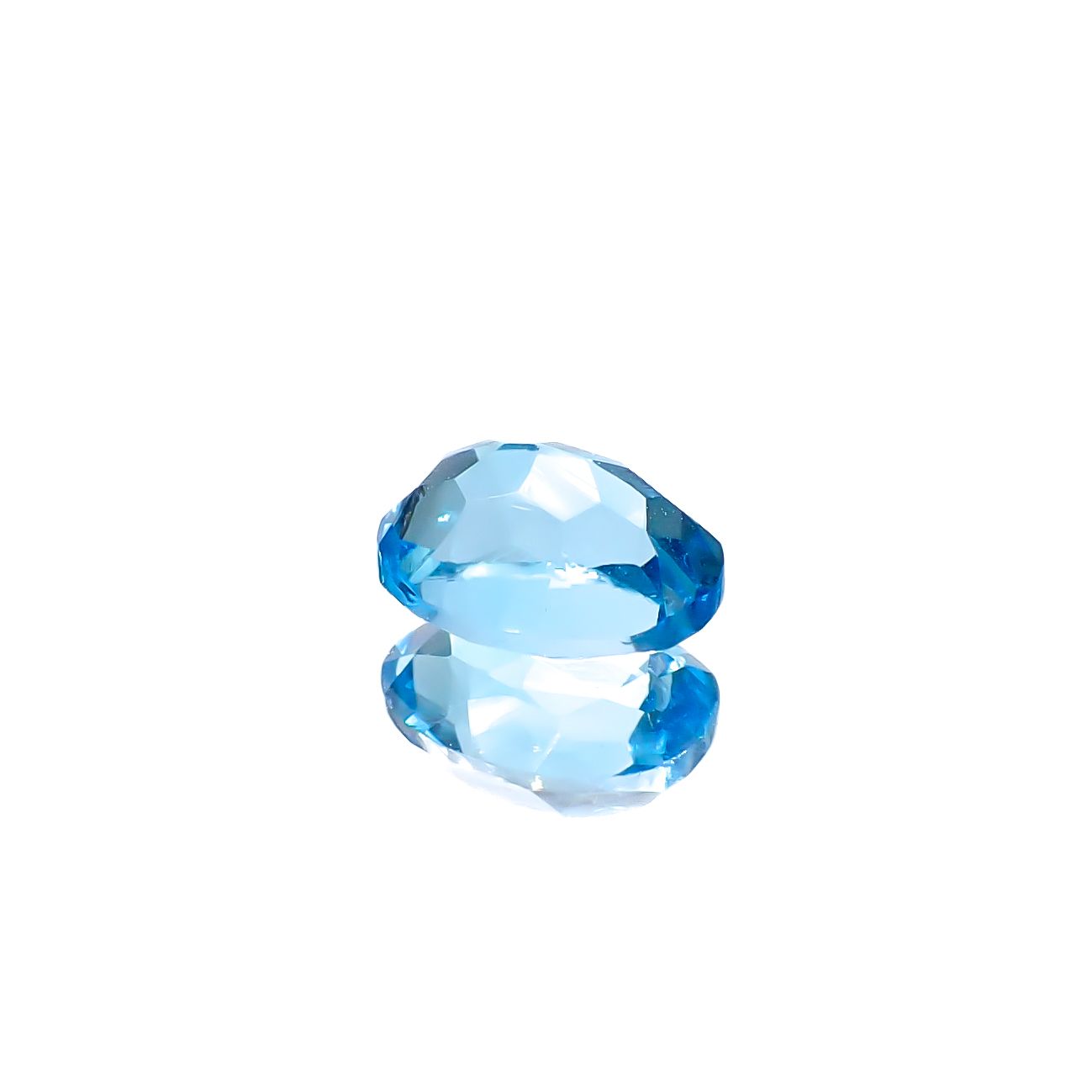 スイスブルートパーズ ブラジル産 1.76ct [241229578]7.9x6.2mm前後