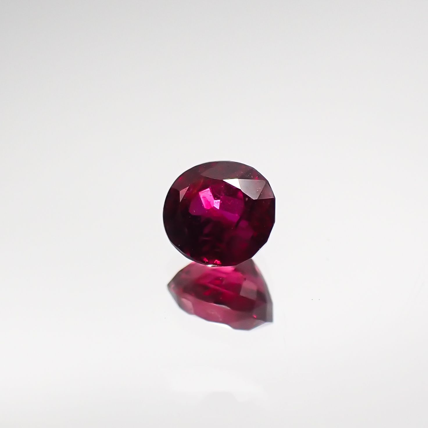 ルビー 非加熱(宝石名ルビー) マダガスカル産 0.29ct 識別済[210711738]3.8×3.4mm前後