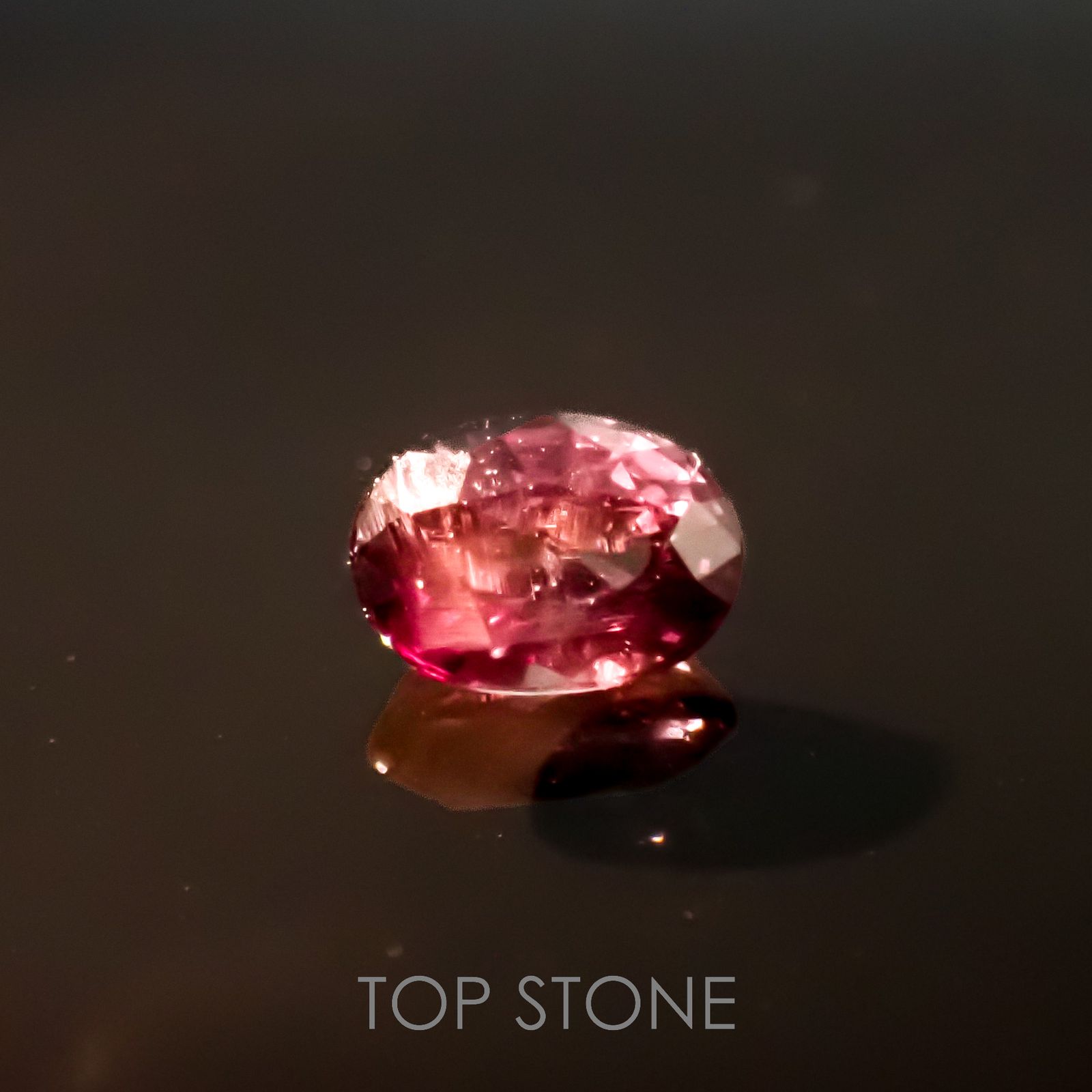 カラーチェンジガーネット アレキタイプ(宝石名ガーネット)マダガスカル・ベキリー産 0.76ct 識別済[220716944]6x4.3mm前後