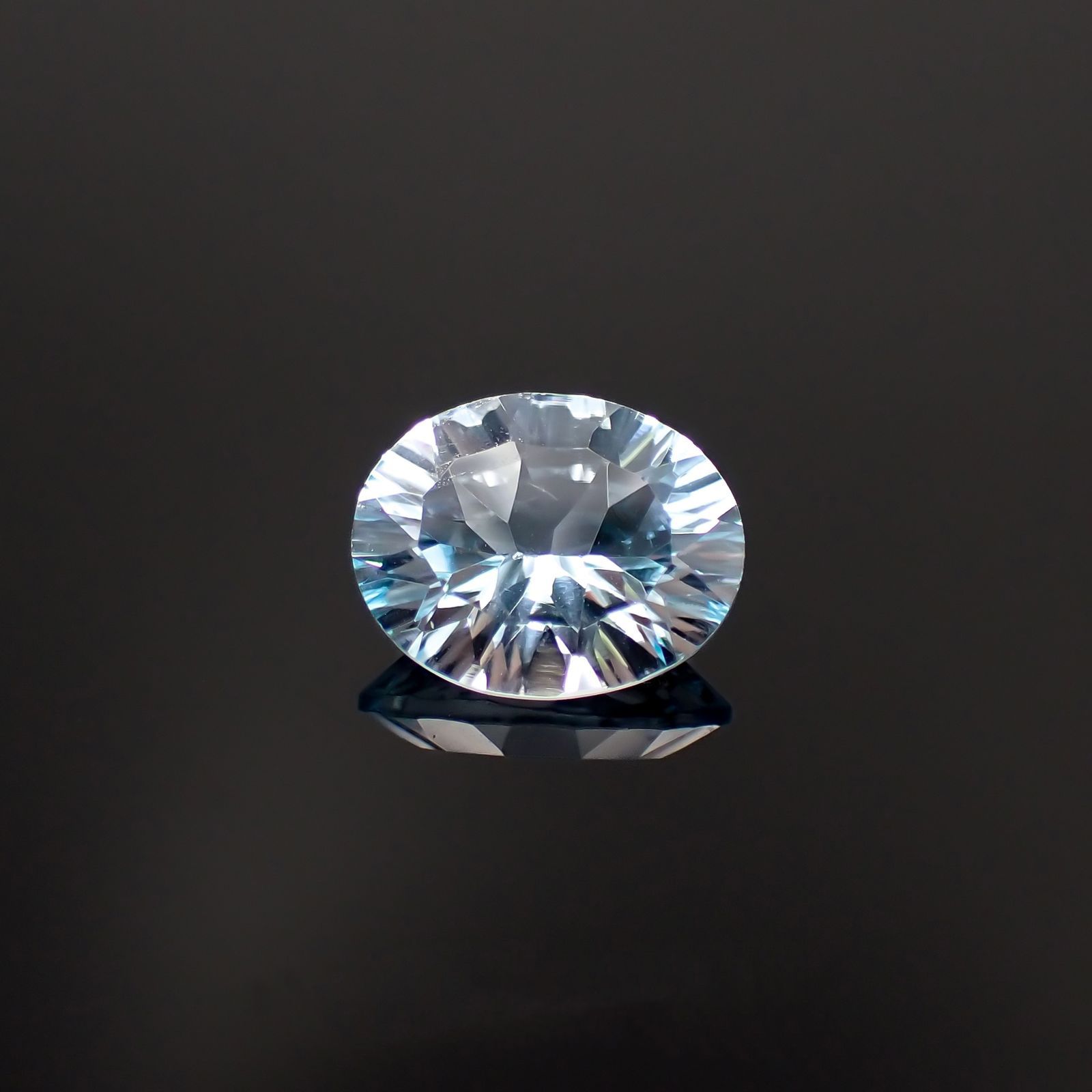 ブルートパーズ ブラジル産 2.71ct[221219347]10x8mm前後