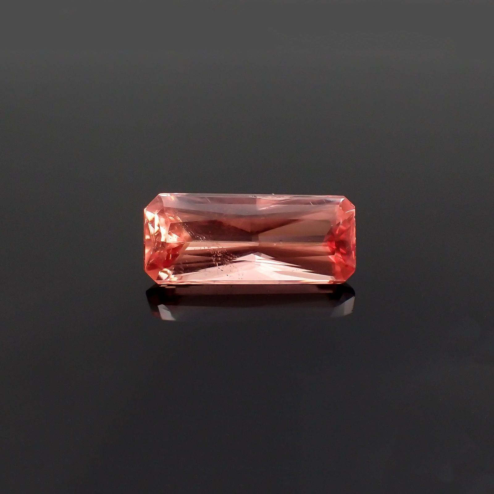 ロードクロサイト(宝石名ロードクロサイト)アメリカ・コロラド州スイートホームマイン産 識別済 0.94ct / 9x3.8mm前後 [221018923]