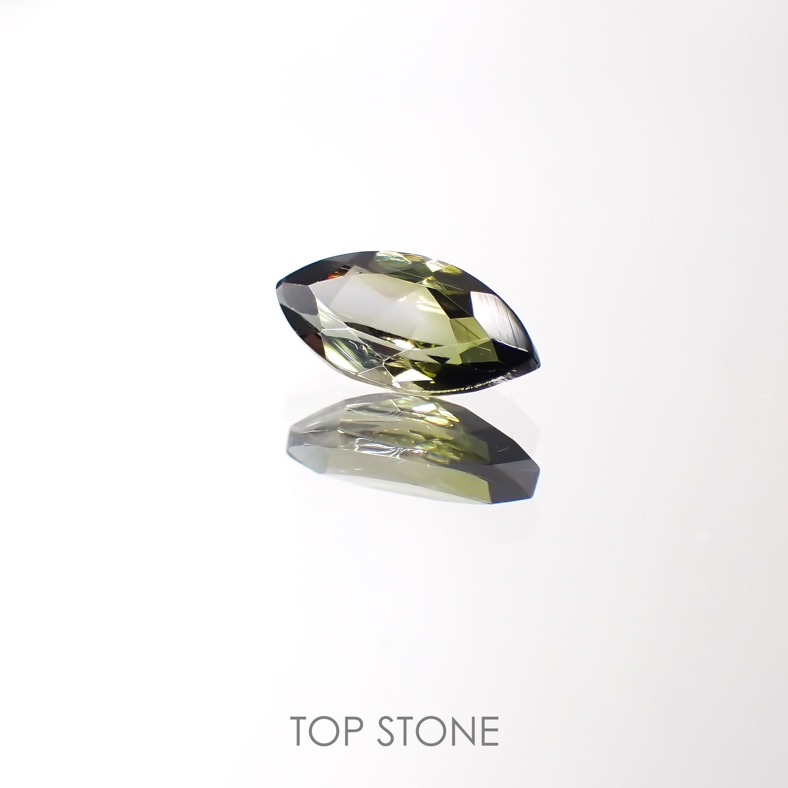 バイカラートルマリン(宝石名バイカラー・トルマリン) ブラジル/アフリカ産 0.81ct 識別済[211013569]9.1×4.4mm前後