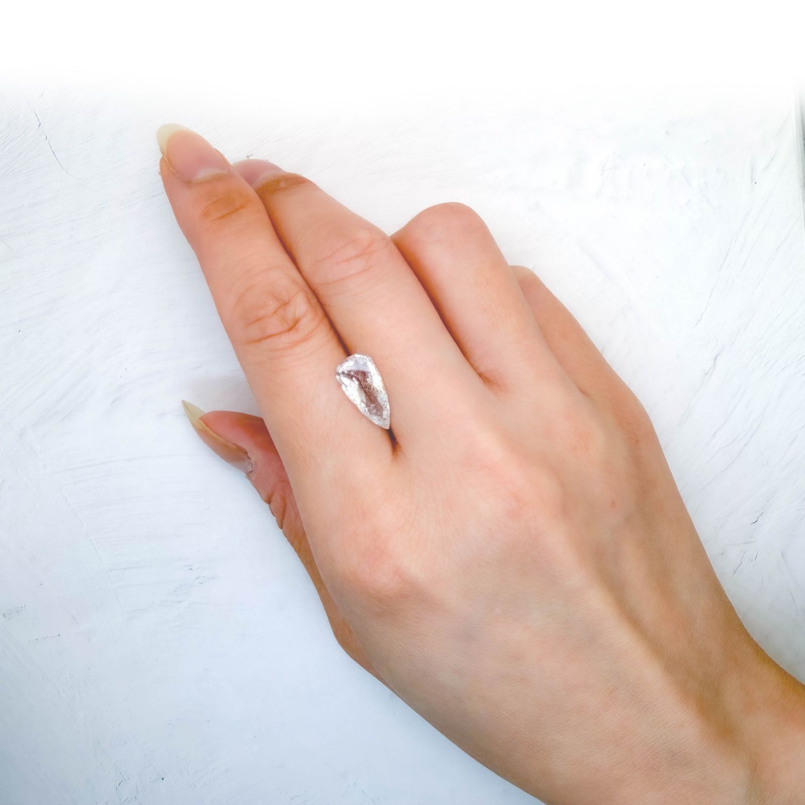 ティンカーベルクォーツ ブラジル産 2.03ct / 13.7x6.8mm前後 [260932863]