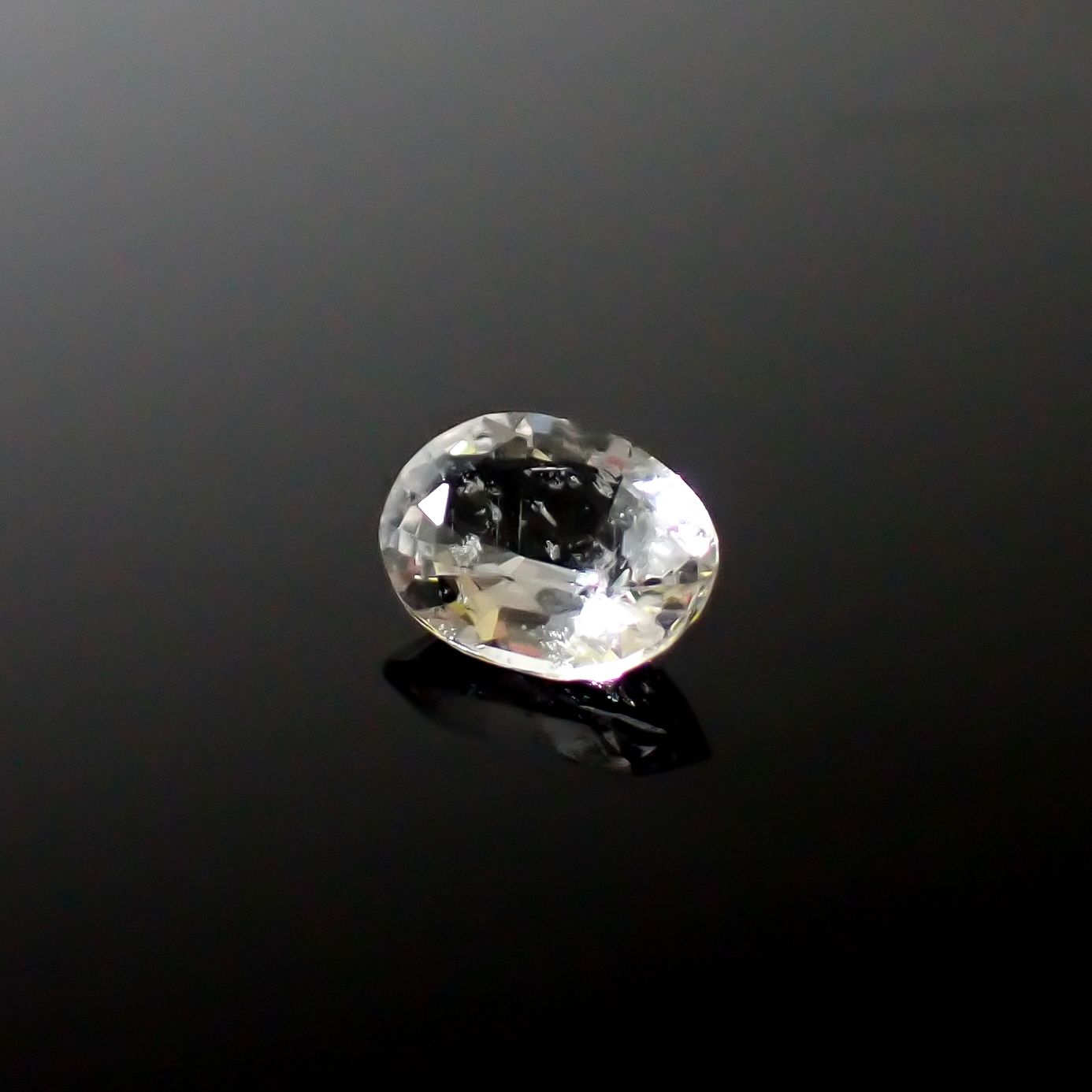 テネブレッセンススキャポライト アフガニスタン産 0.33ct / 5.7x4.2mm前後 [260532261]