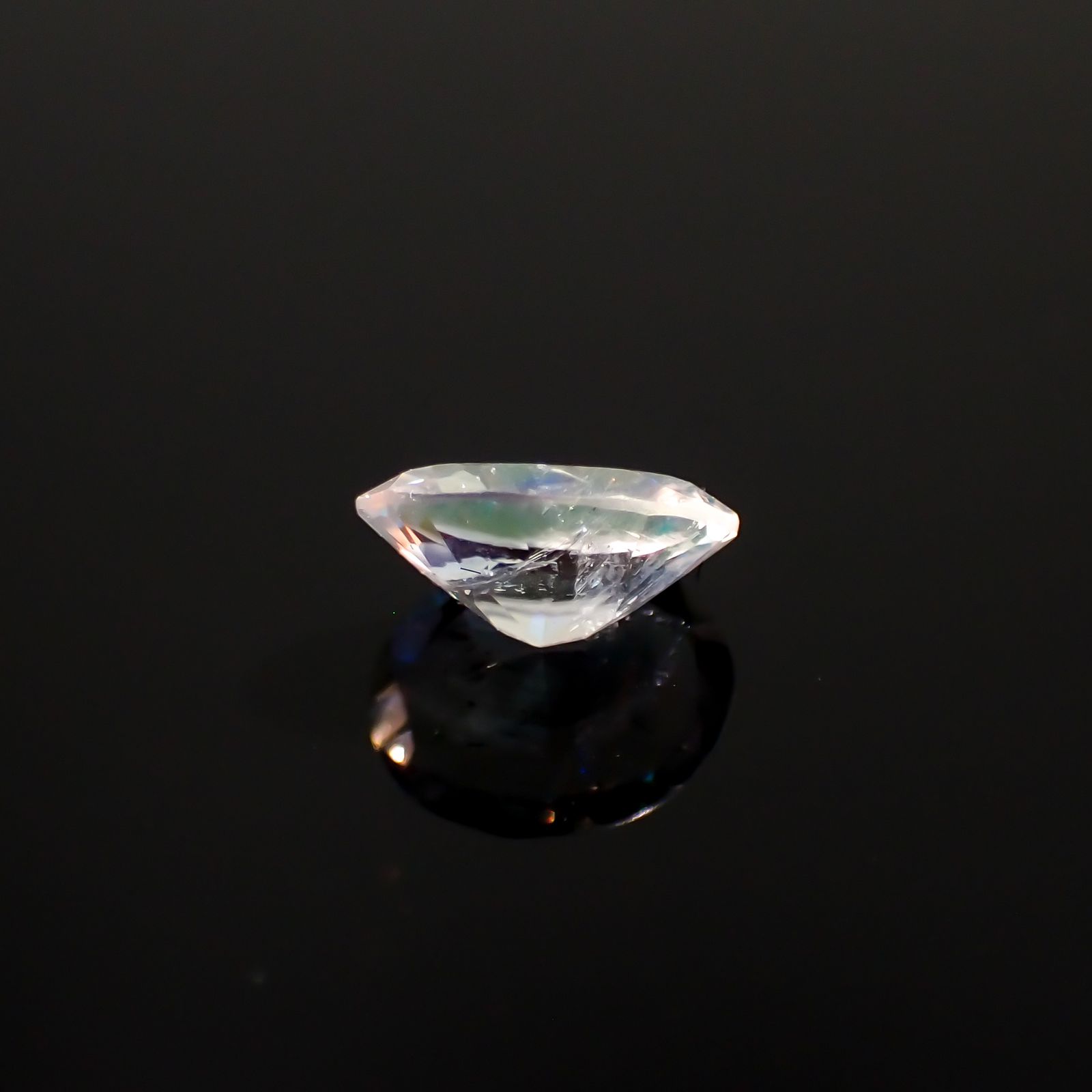 レインボームーンストーン(宝石名ラブラドライト)タンザニア産 0.63ct 識別済[230321263]7x5.6mm前後