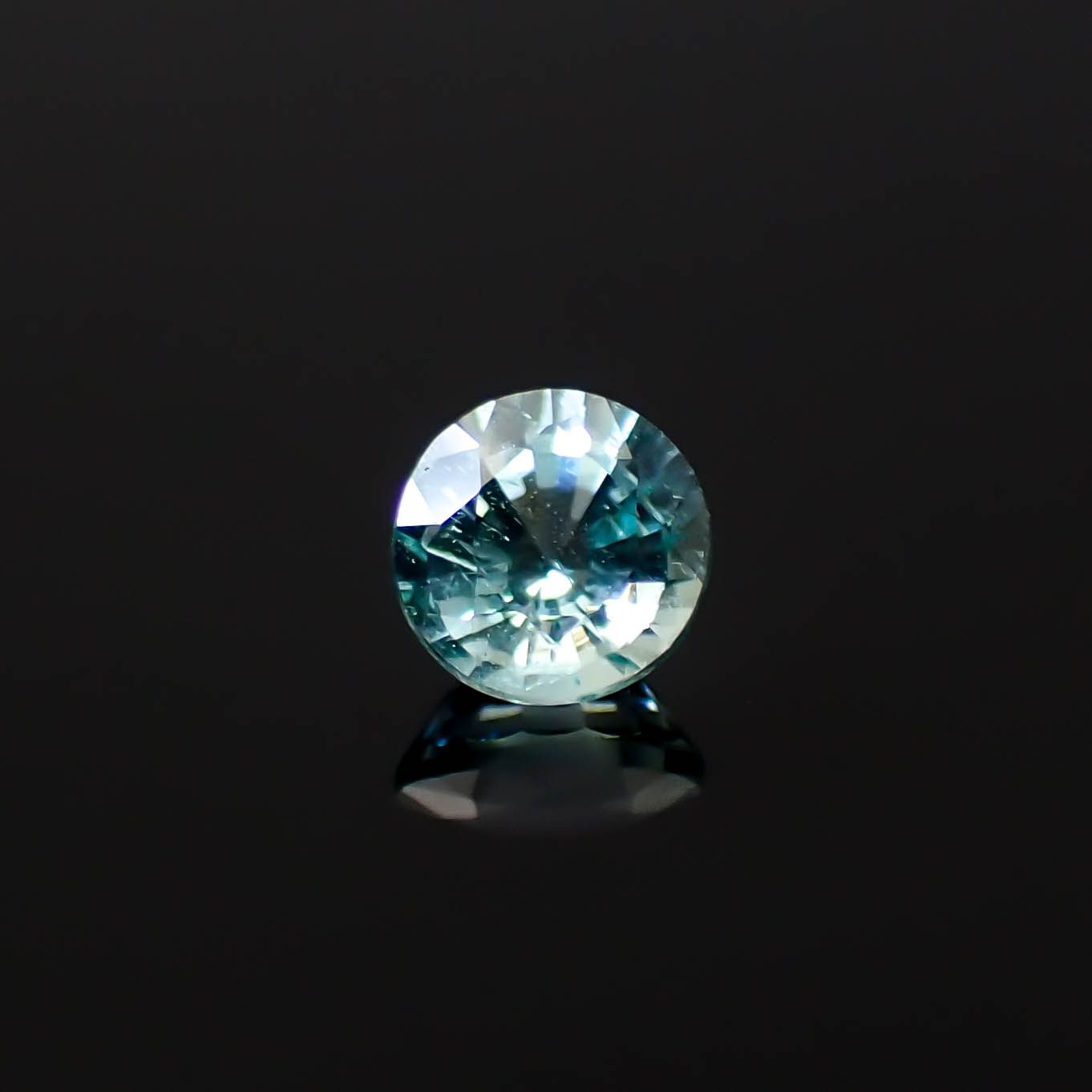 ミントベリル ナイジェリア産 0.32ct [250430202]4.4x4.4mm前後