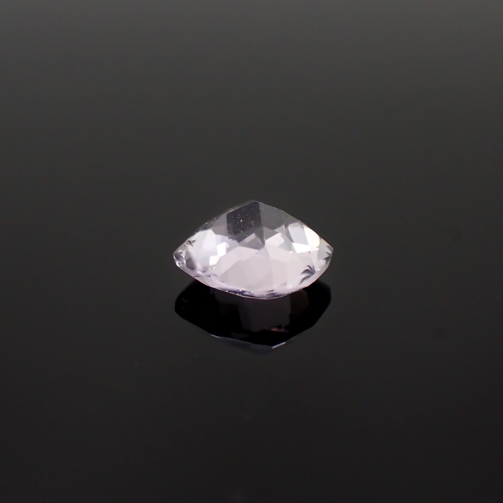 マリアライト フルオレッセンス(宝石名スキャポライト)スリランカ産 0.83ct 識別済[230421676]6.2x6mm前後