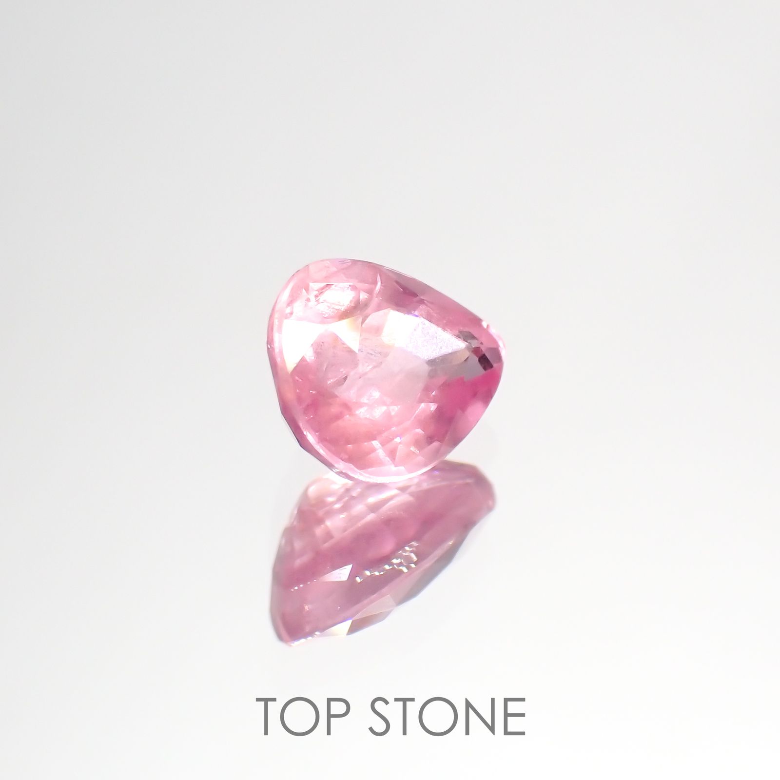 シルキーピンクスピネル(宝石名ピンク・スピネル)タンザニア産 0.98ct 識別済[220114136]6.7x5.5mm前後