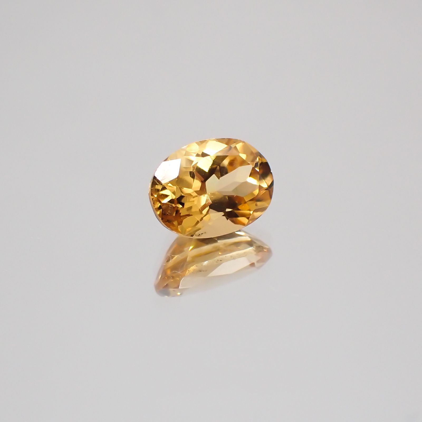 インペリアルガーネット(宝石名ヘソナイト・ガーネット)スリランカ産 1.03ct 識別済[231224369]6.9x5.1mm前後