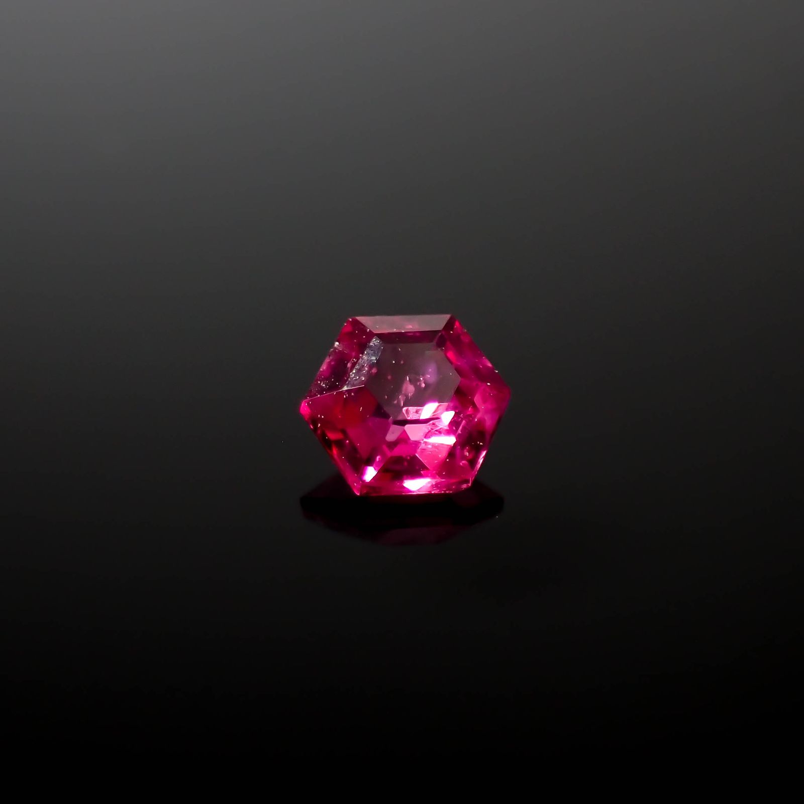 ◇ヘキサゴンカット◇ルビー 非加熱 モザンビーク産 0.15ct[240427106]3x3mm前後