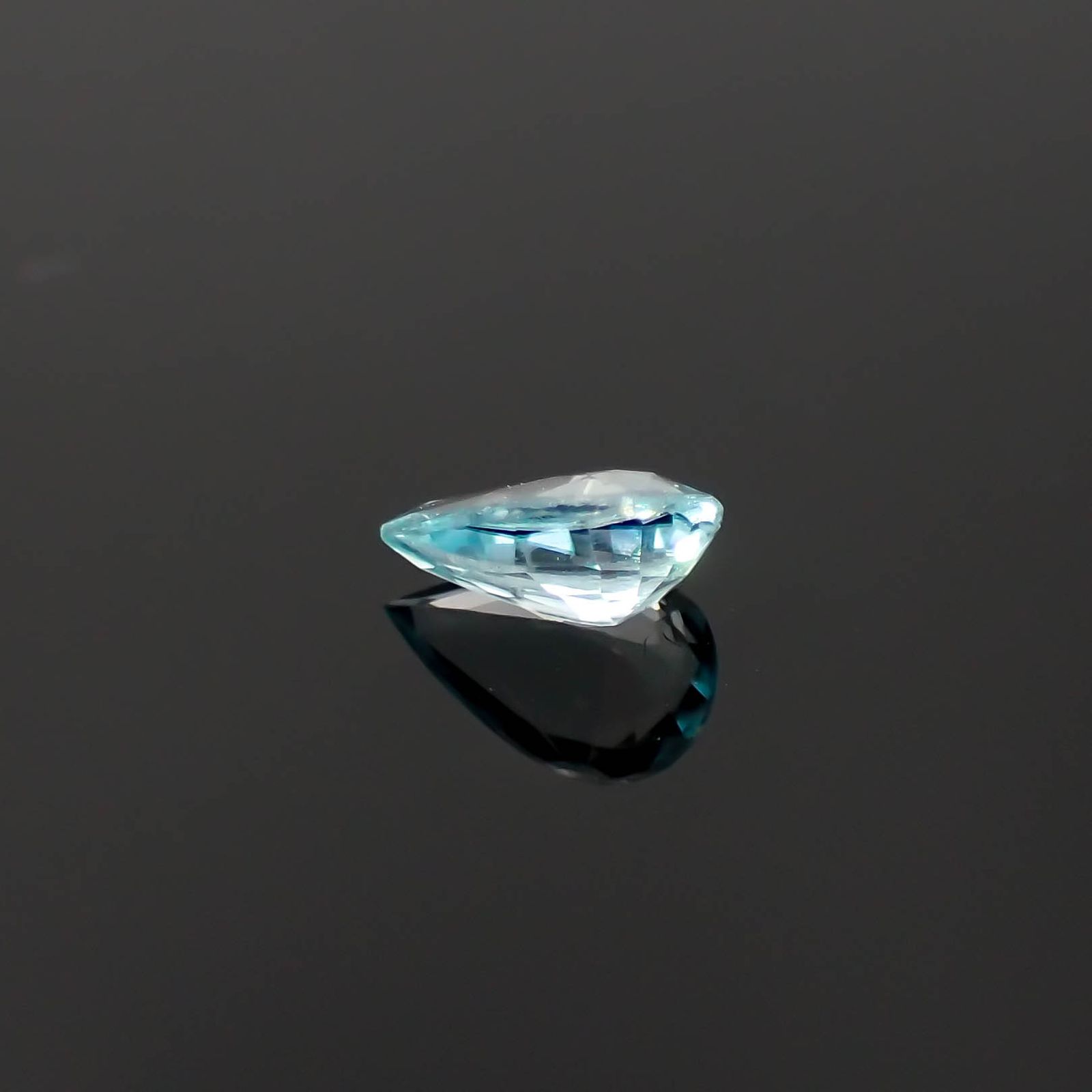 グランディディエライト(宝石名グランディディエライト)マダガスカル産 0.34ct 識別済[230622405]6.2x3.9mm前後