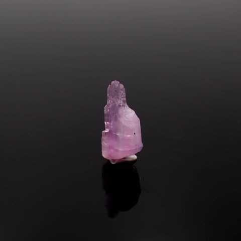 ピンクゾイサイト 原石 タンザニア産 2.44ct[231225001]12.9x6.5mm前後