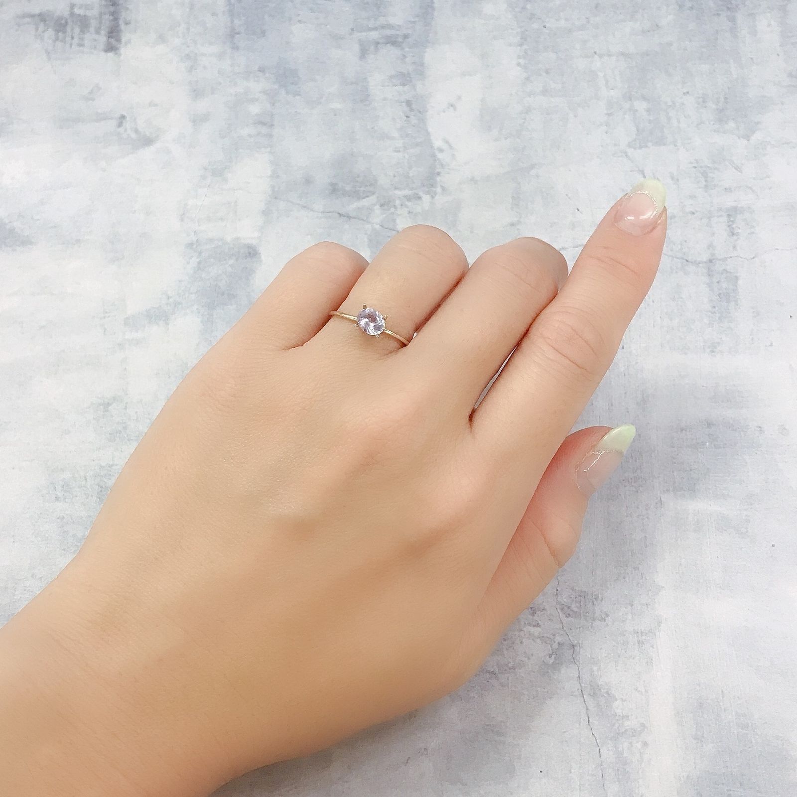 ラベンダーサファイア(宝石名サファイア)スリランカ/マダガスカル産 0.61ct 識別済[250817482]5.8x4.9mm前後