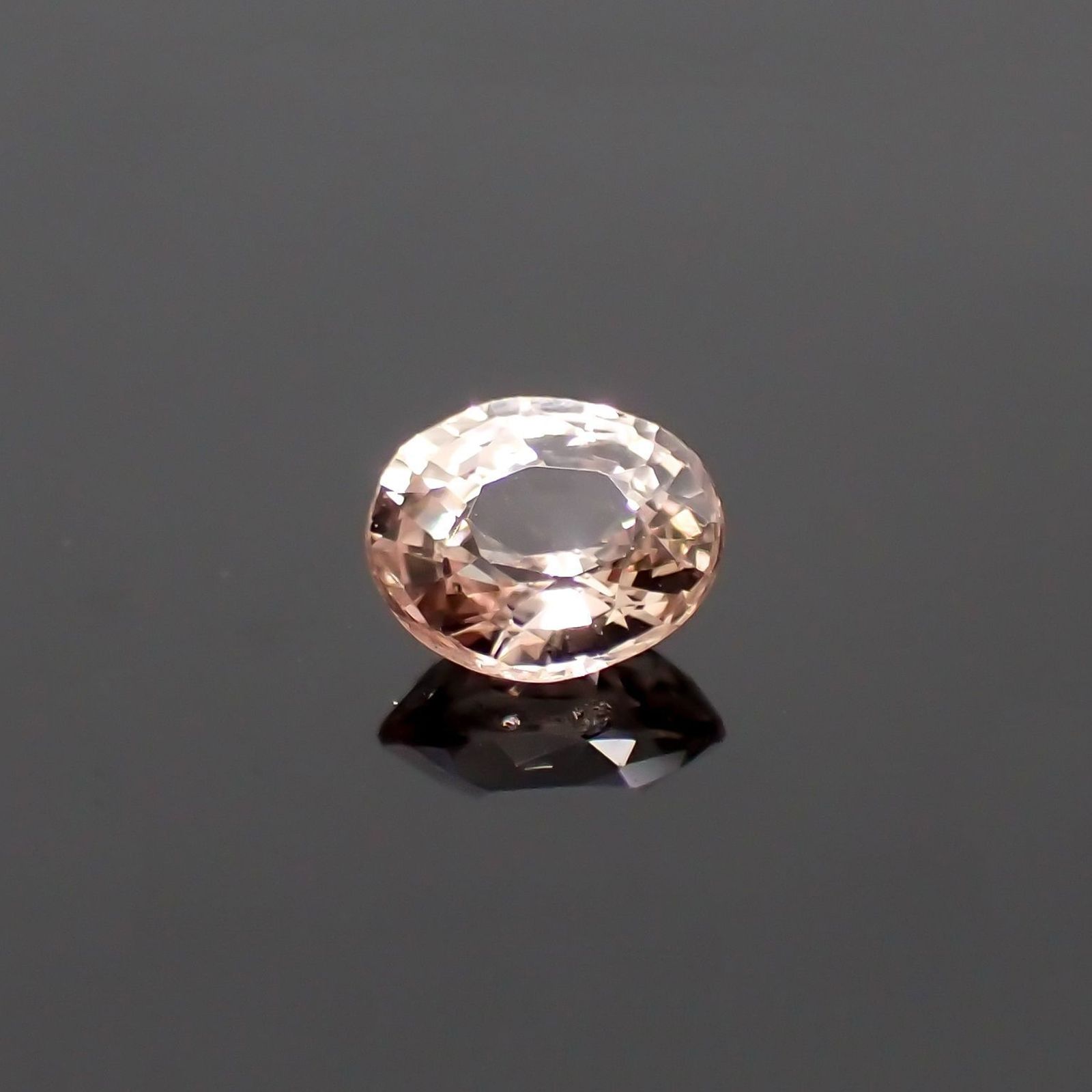ピンクサファイア(宝石名ピンク・サファイア) マダガスカル/スリランカ産 識別済 0.51ct / 4.9x4.1mm前後 [210712557]