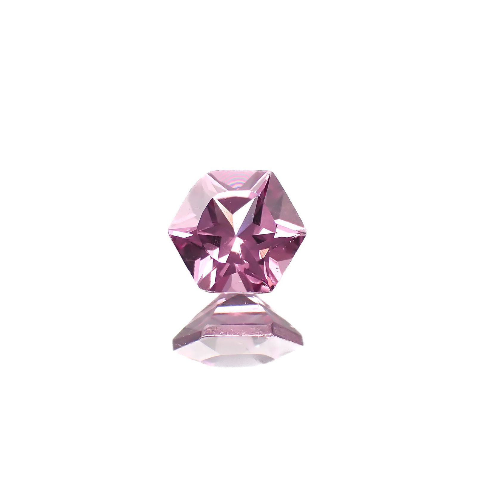 ◇ヘキサゴンカット◇カラーシフト マラヤガーネット(宝石名ガーネット)タンザニア産 0.70ct 識別済[220817563]5.1x5mm前後