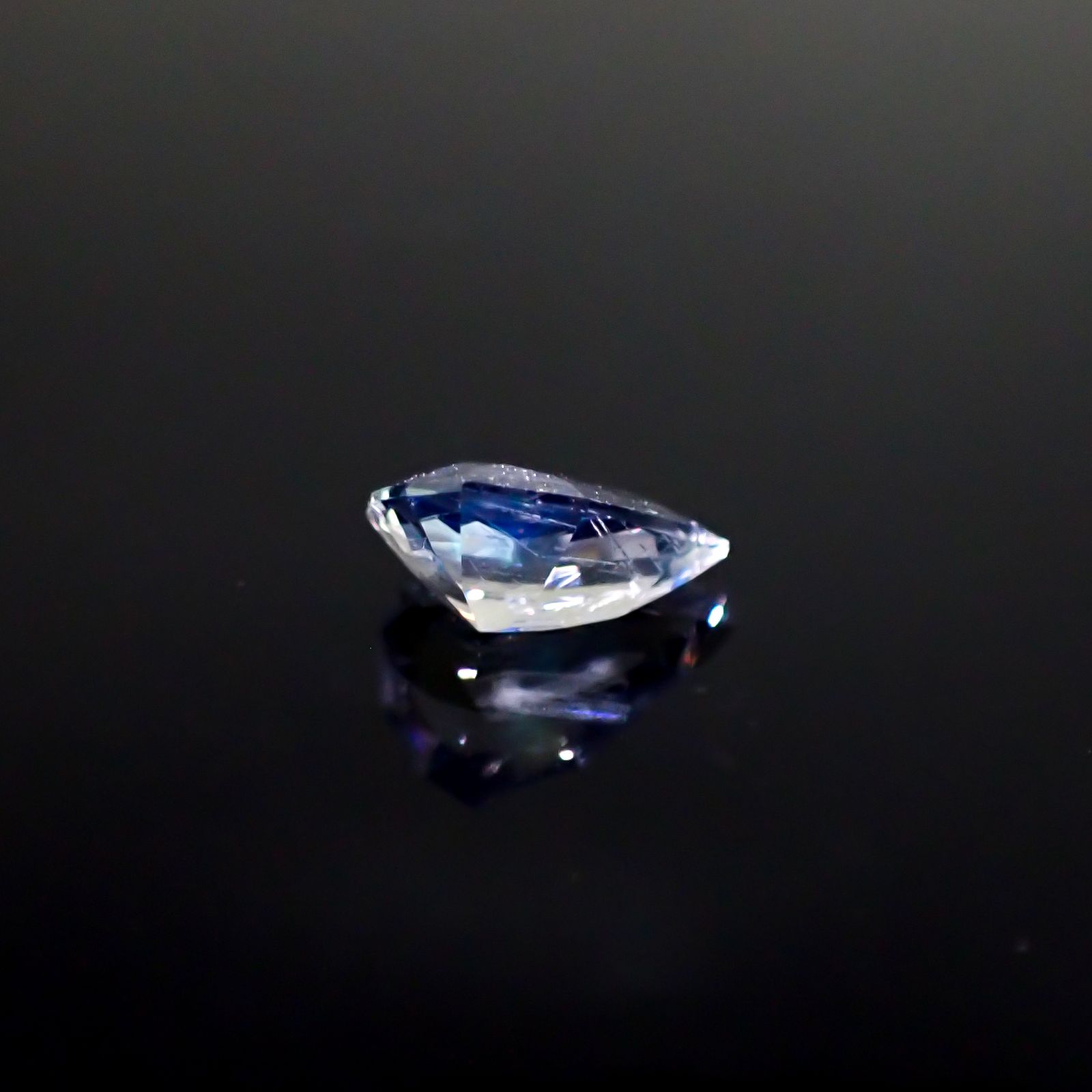 ◇カスタムカット◇レインボームーンストーン マダガスカル産 0.70ct [250229847]8x5.2mm前後