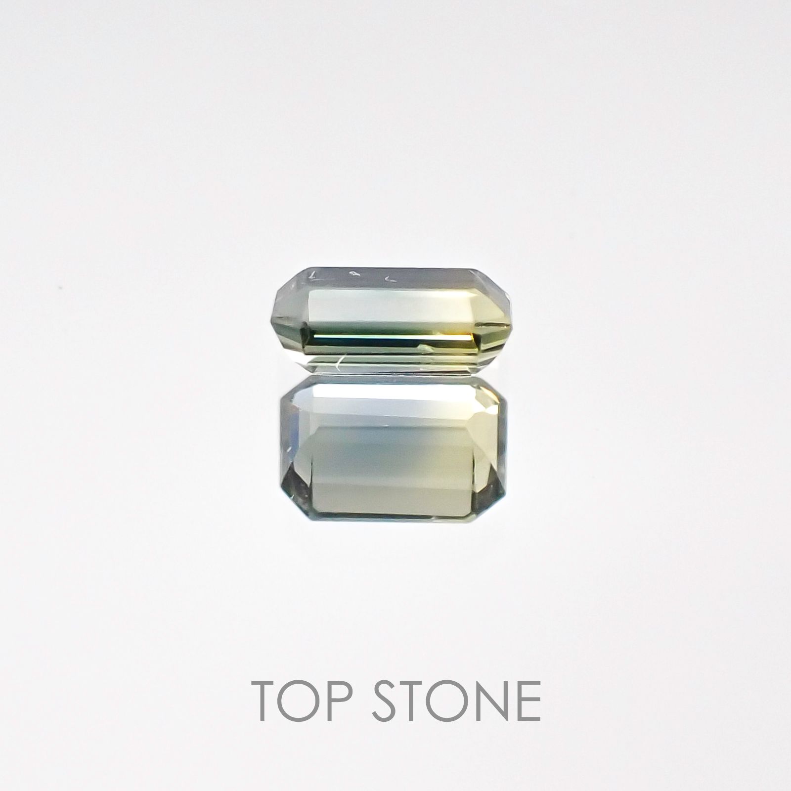 バイカラーサファイア タンザニア産 ルース 0.24ct[20106687]4.1×2.8mm前後