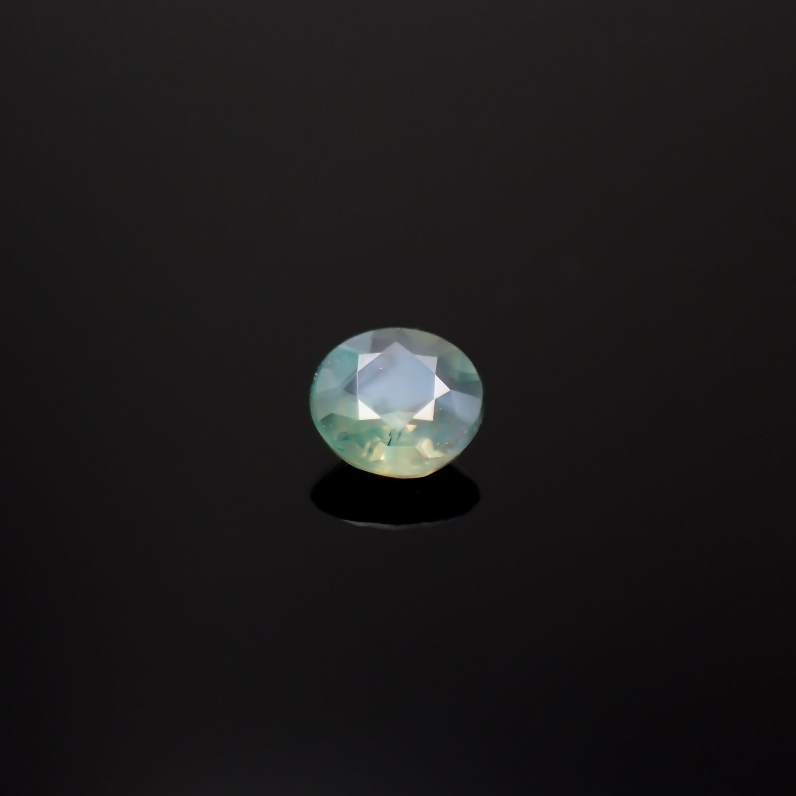 アレキサンドライトキャッツアイ ブラジル産/EmeraldMains社製 0.062ct[240527607]2.7x2.7mm前後