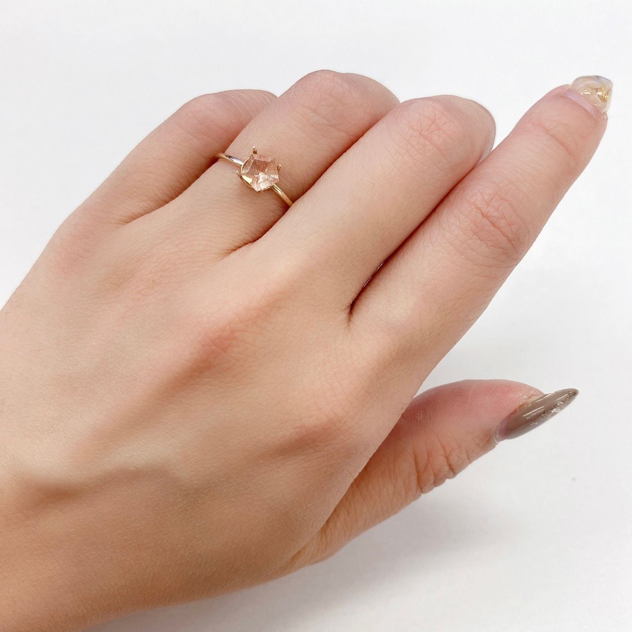 ◇ペンタゴンカット◇オレゴンサンストーンSA(宝石名ラブラドライト) アメリカ・オレゴン州産 0.47ct 識別済[210610972]5.9×6.1mm前後