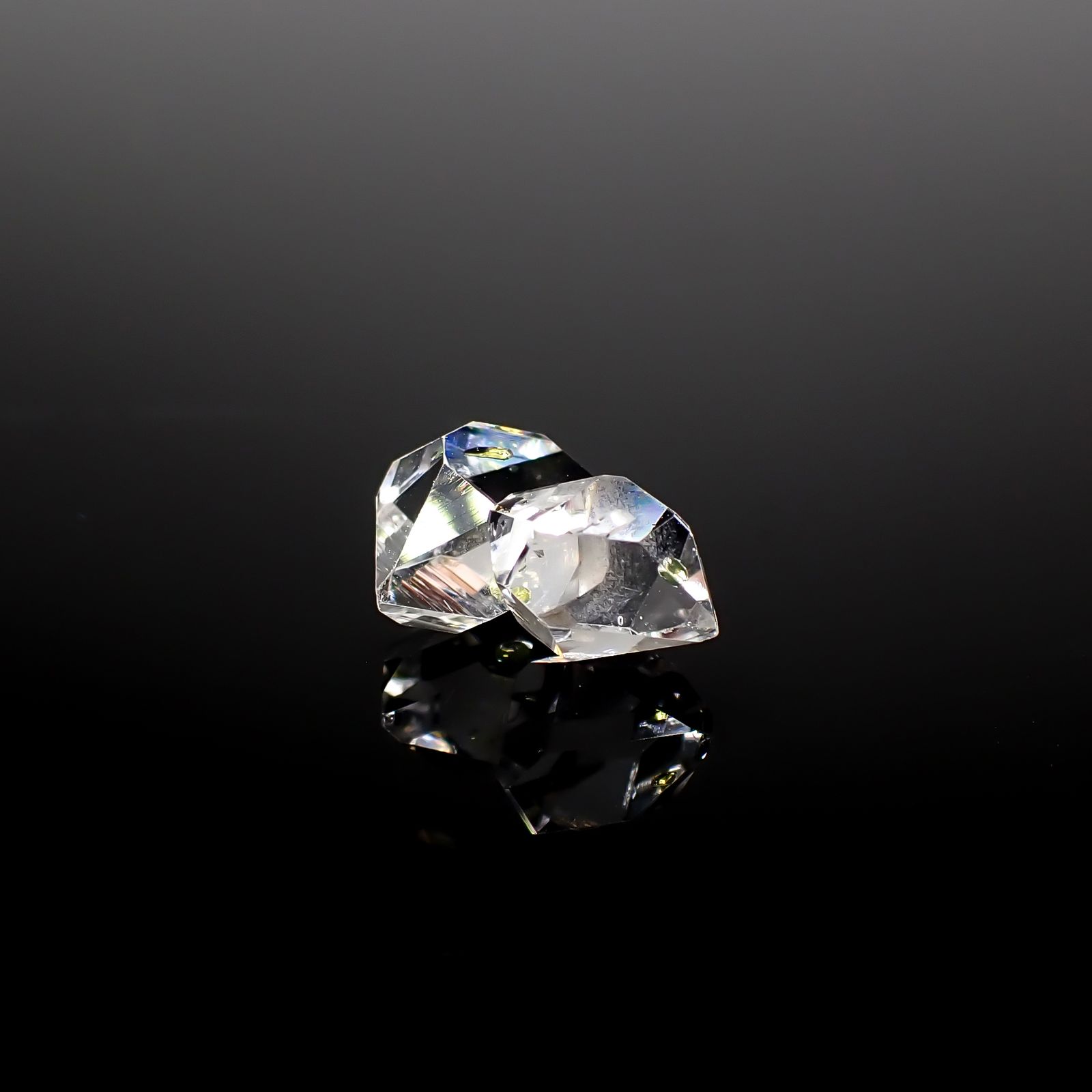 オイルインクォーツ原石 パキスタン産 2.28ct[240828665]11.2x8.8mm前後