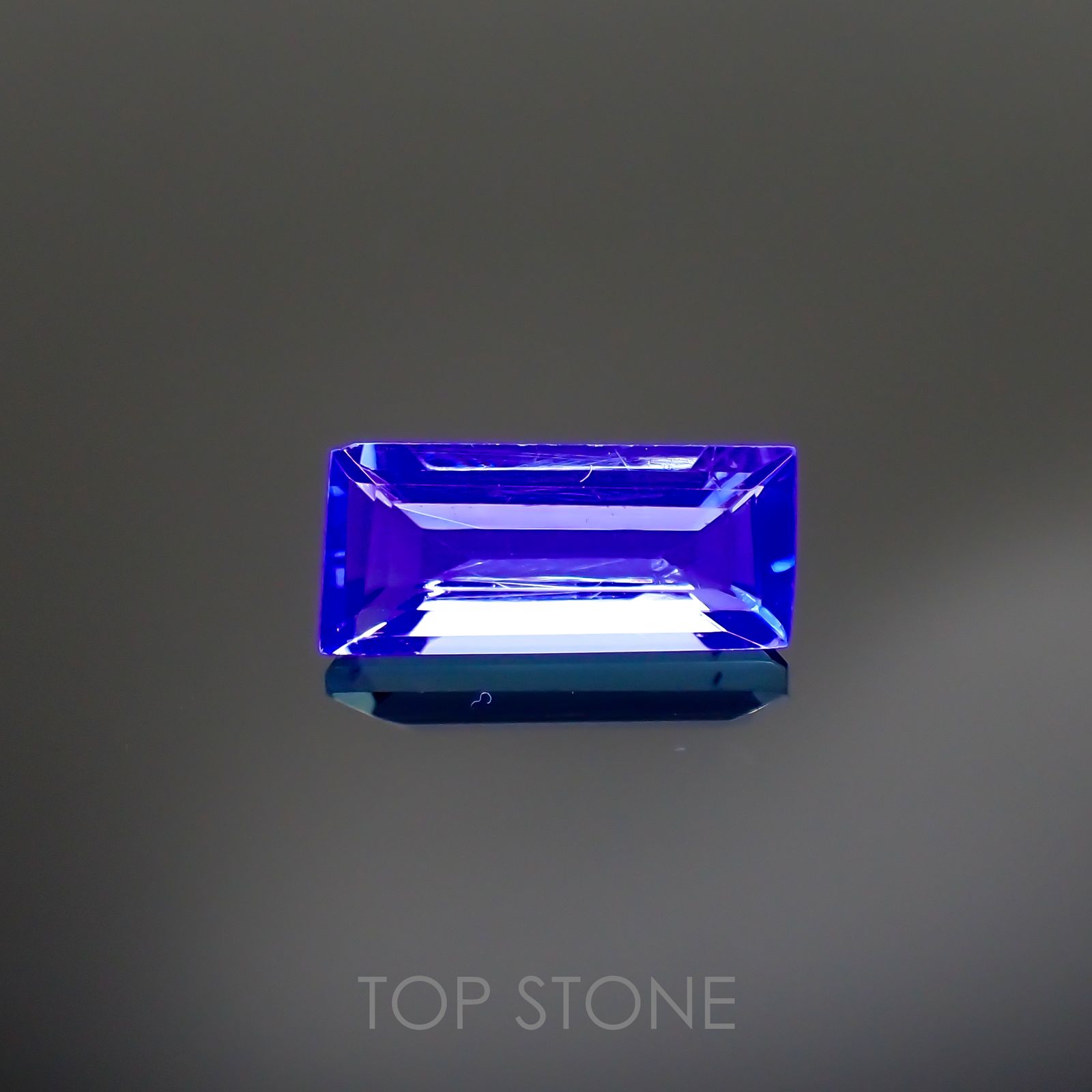 フローライト フルオレッセンス(宝石名フルオライト)イギリス・ロジャリー鉱山産 1.63ct 識別済[211113776]10.4x4.5mm前後