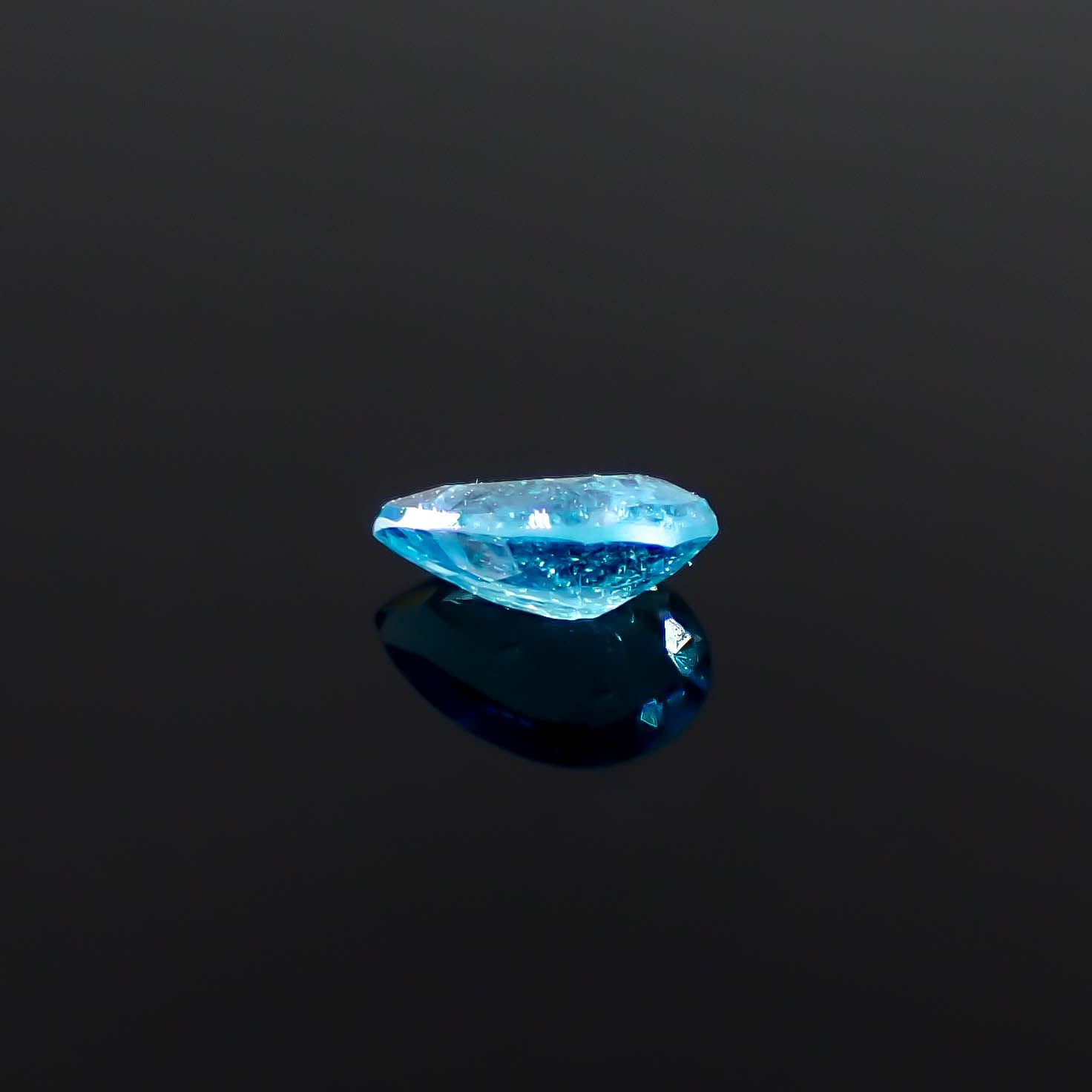 パライバトルマリン(宝石名トルマリン/別名パライバ・トルマリン)ブラジル・パライバ州バターリャ鉱山産 0.118ct ソ付(GGS)[250931069]4.1x2.8mm前後