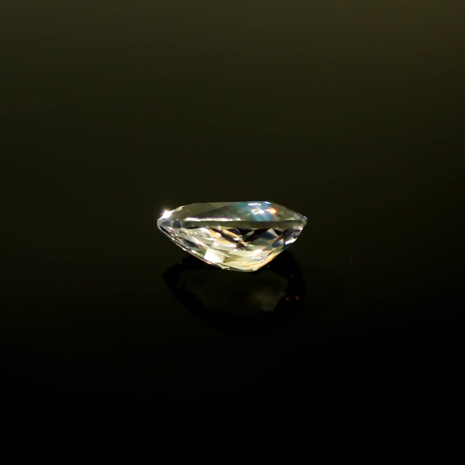 レインボームーンストーン ザンビア産 0.60ct[231224802]7x5mm前後