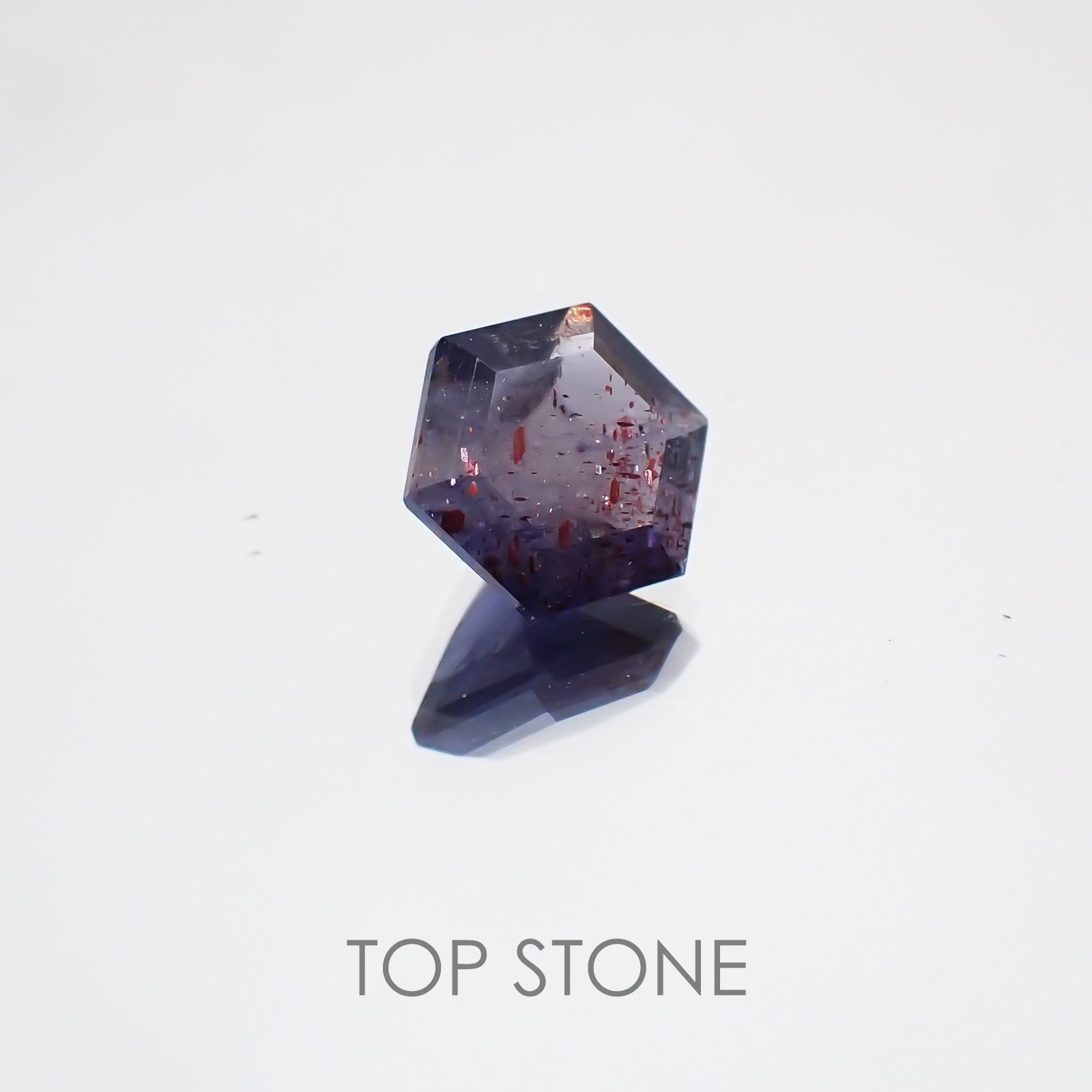 ◇ヘキサゴンカット◇ブラッドショットアイオライトSA インド産 ルース 0.77ct[210210081]6×6mm前後