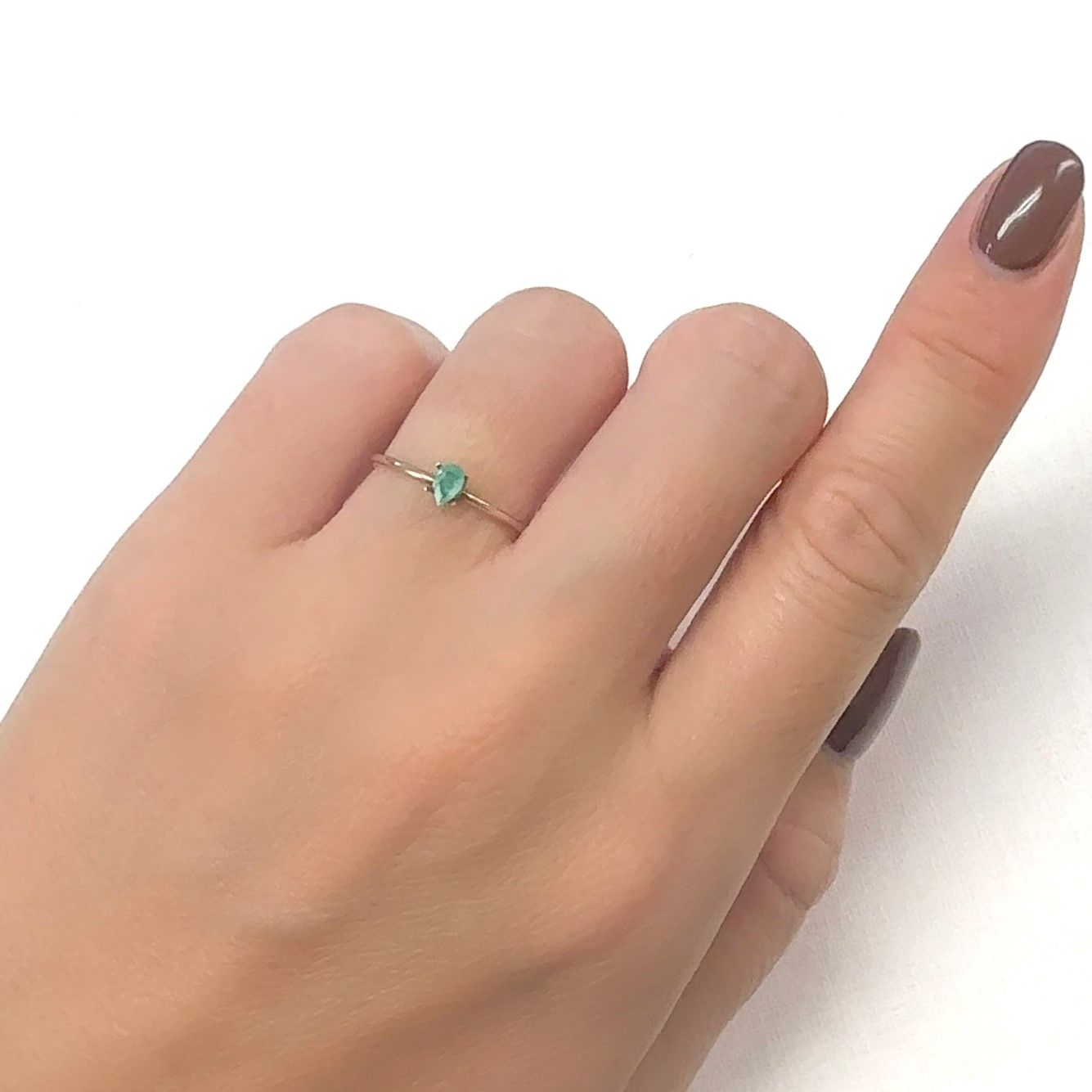 パライバトルマリン(宝石名トルマリン/別名パライバ・トルマリン)ブラジル・パライバ州バターリャ鉱山産 0.13ct 識別済[240928794]4.2x2.7mm前後