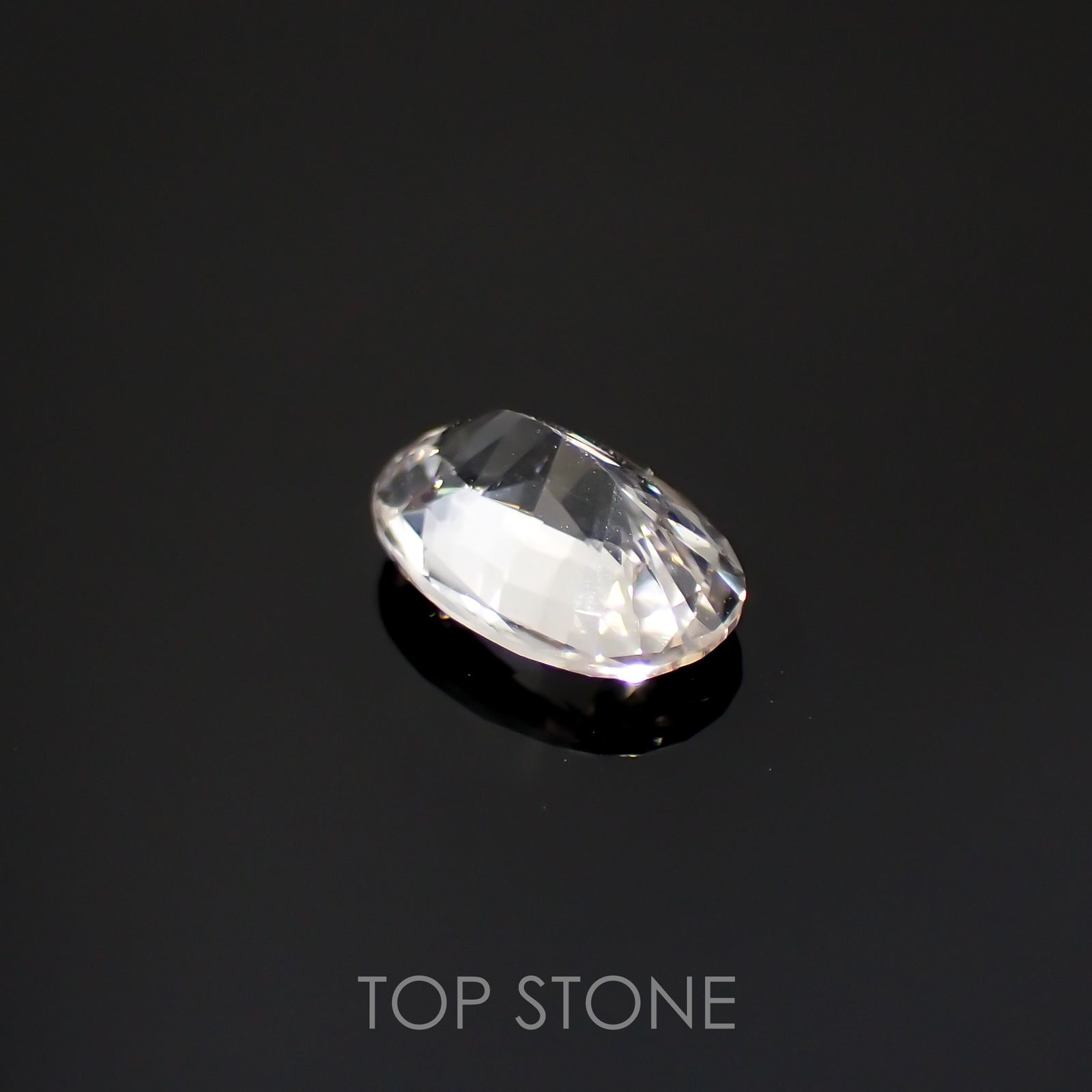 カラーレスエンスタタイト(宝石名ホワイト・エンスタタイト)スリランカ産 0.88ct 識別済[220115570]7.4x5mm前後